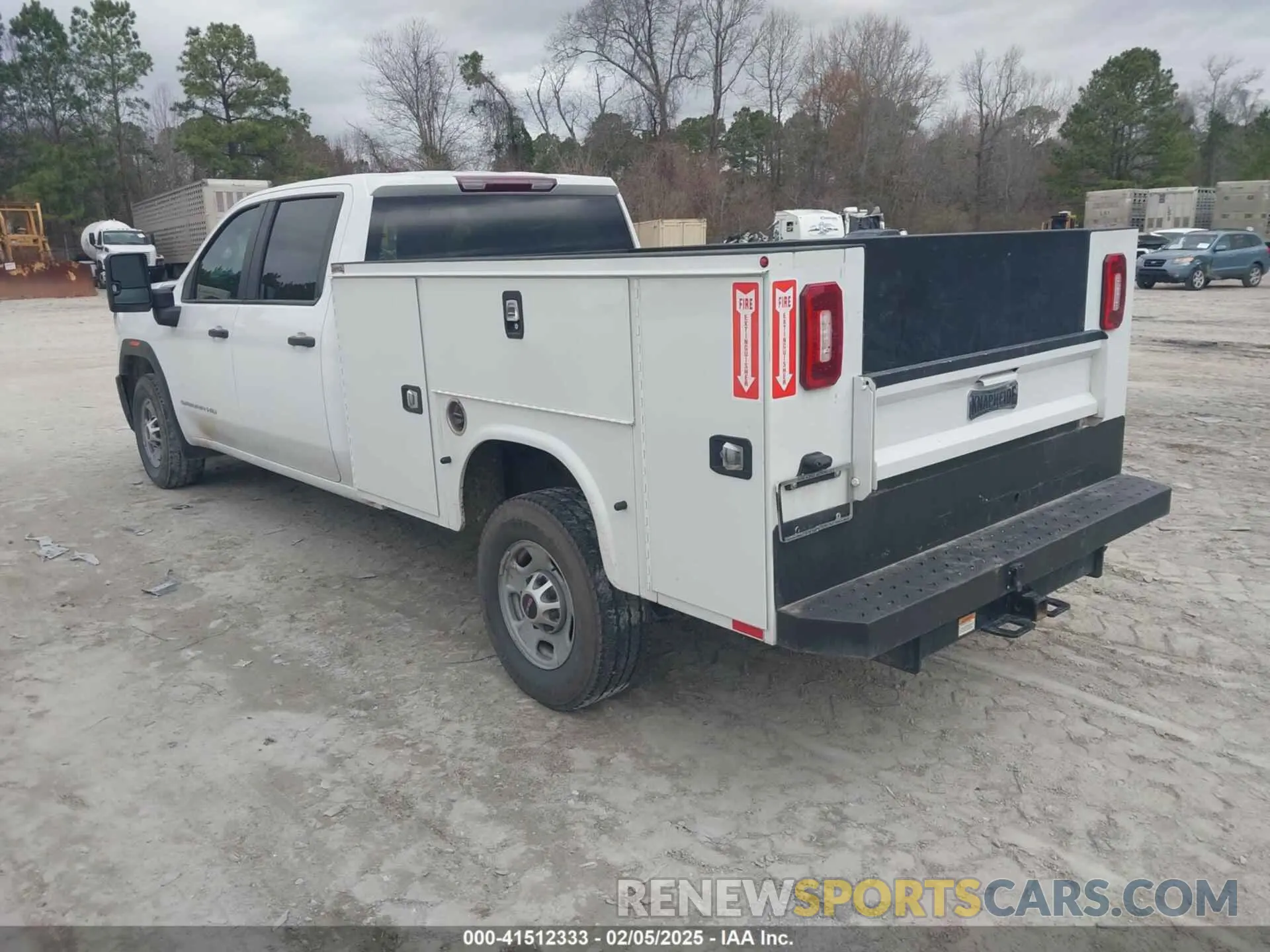 3 Photograph of a damaged car 1GD19LE77RF377044 GMC SIERRA 2500HD 2024