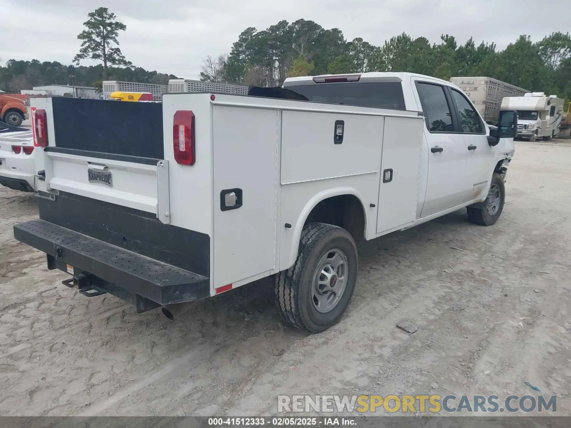 4 Photograph of a damaged car 1GD19LE77RF377044 GMC SIERRA 2500HD 2024