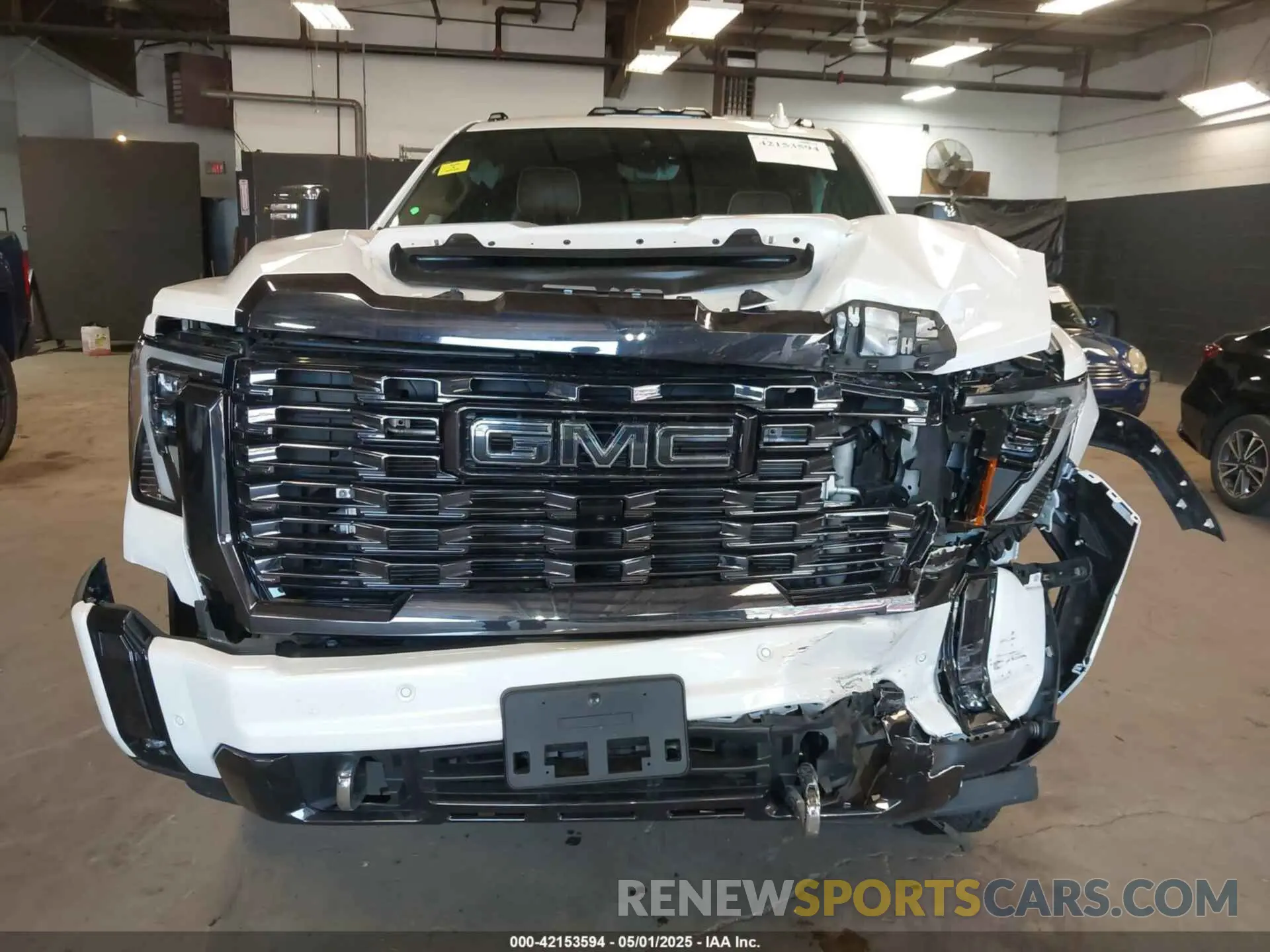 12 Photograph of a damaged car 1GT19XEY1RF301873 GMC SIERRA 2500HD 2024