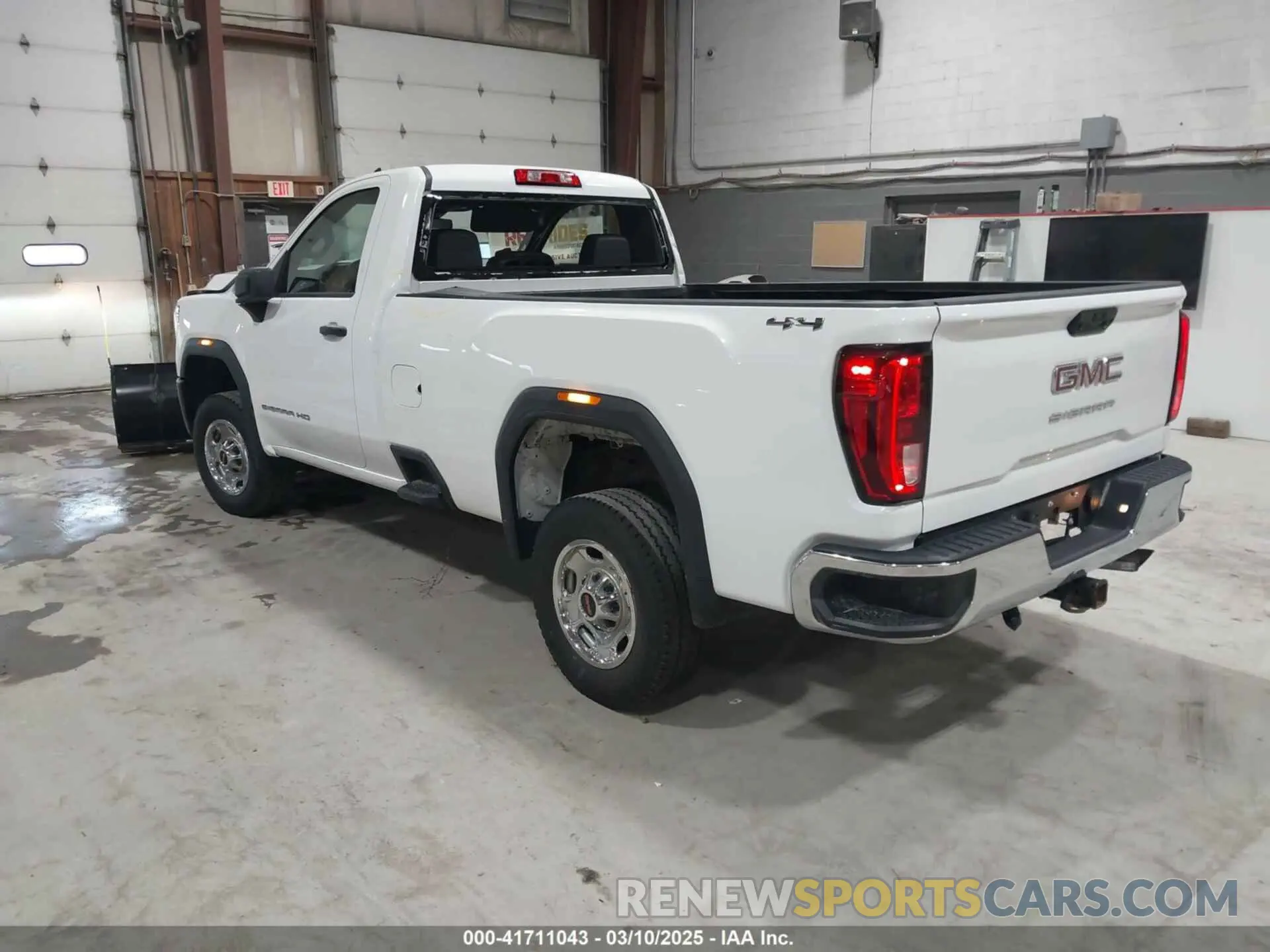 3 Photograph of a damaged car 1GT39LE7XRF182116 GMC SIERRA 2500HD 2024