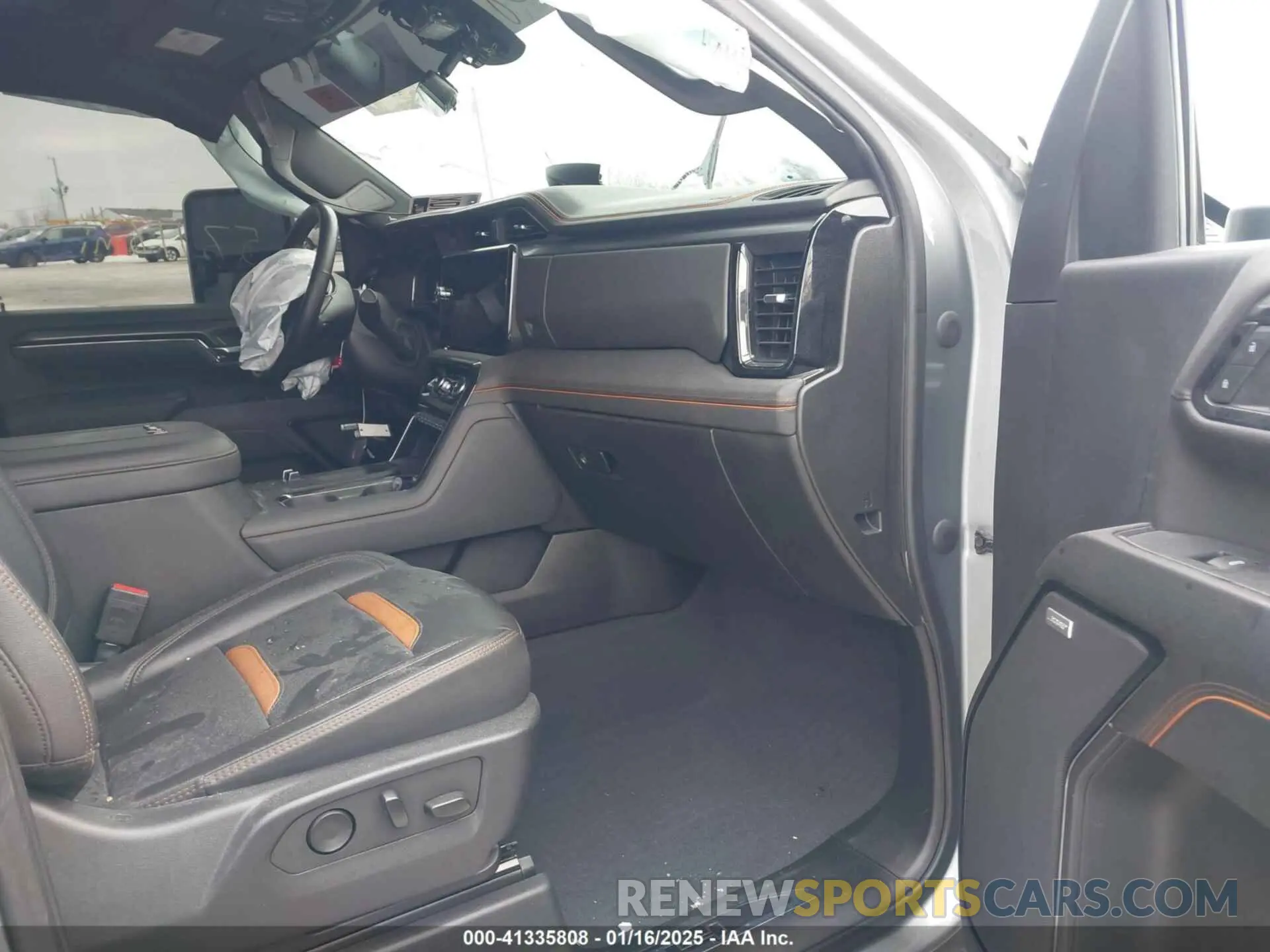 5 Photograph of a damaged car 1GT49PEY7RF146811 GMC SIERRA 2500HD 2024