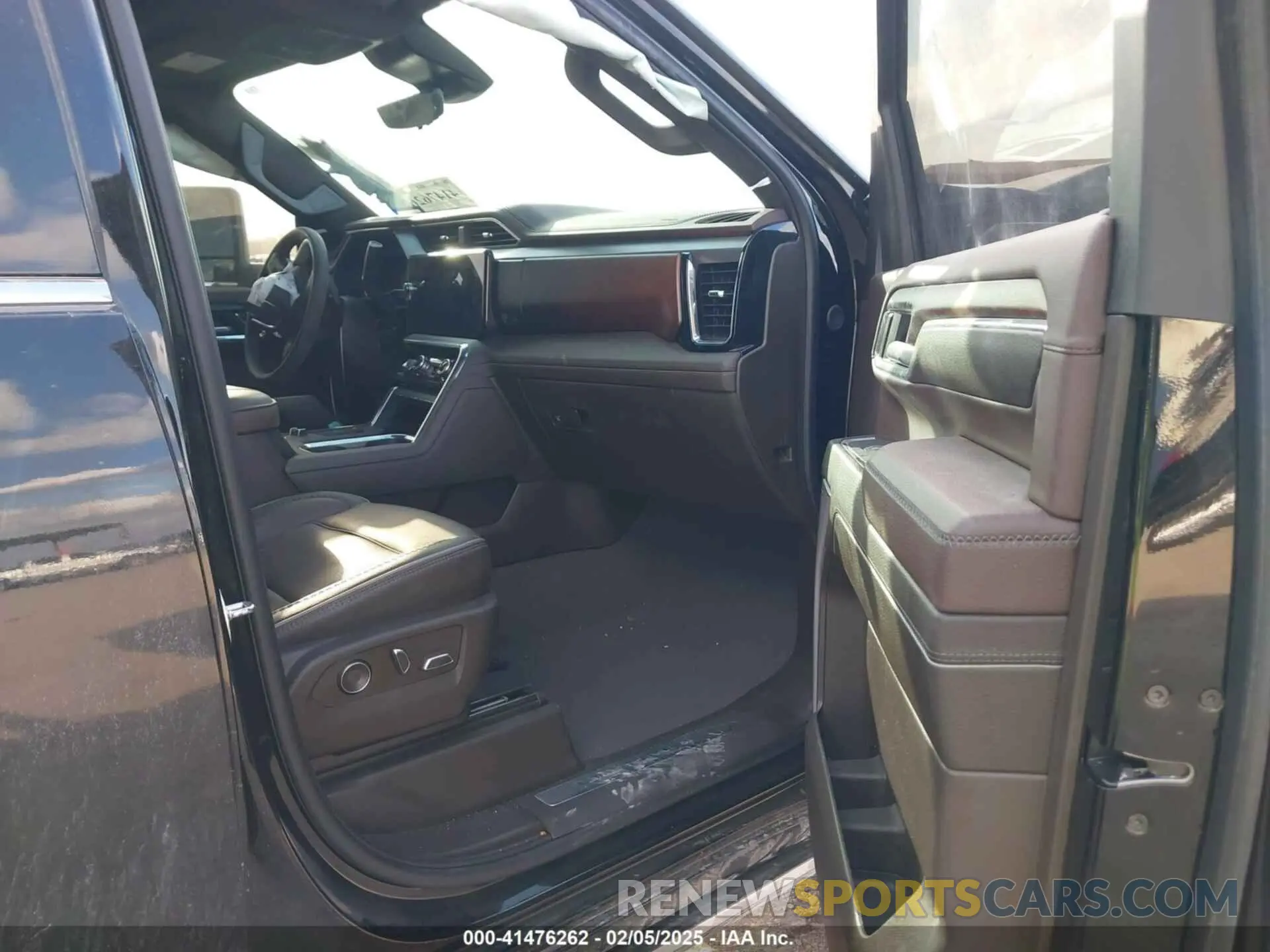 5 Photograph of a damaged car 1GT49REY5RF357615 GMC SIERRA 2500HD 2024