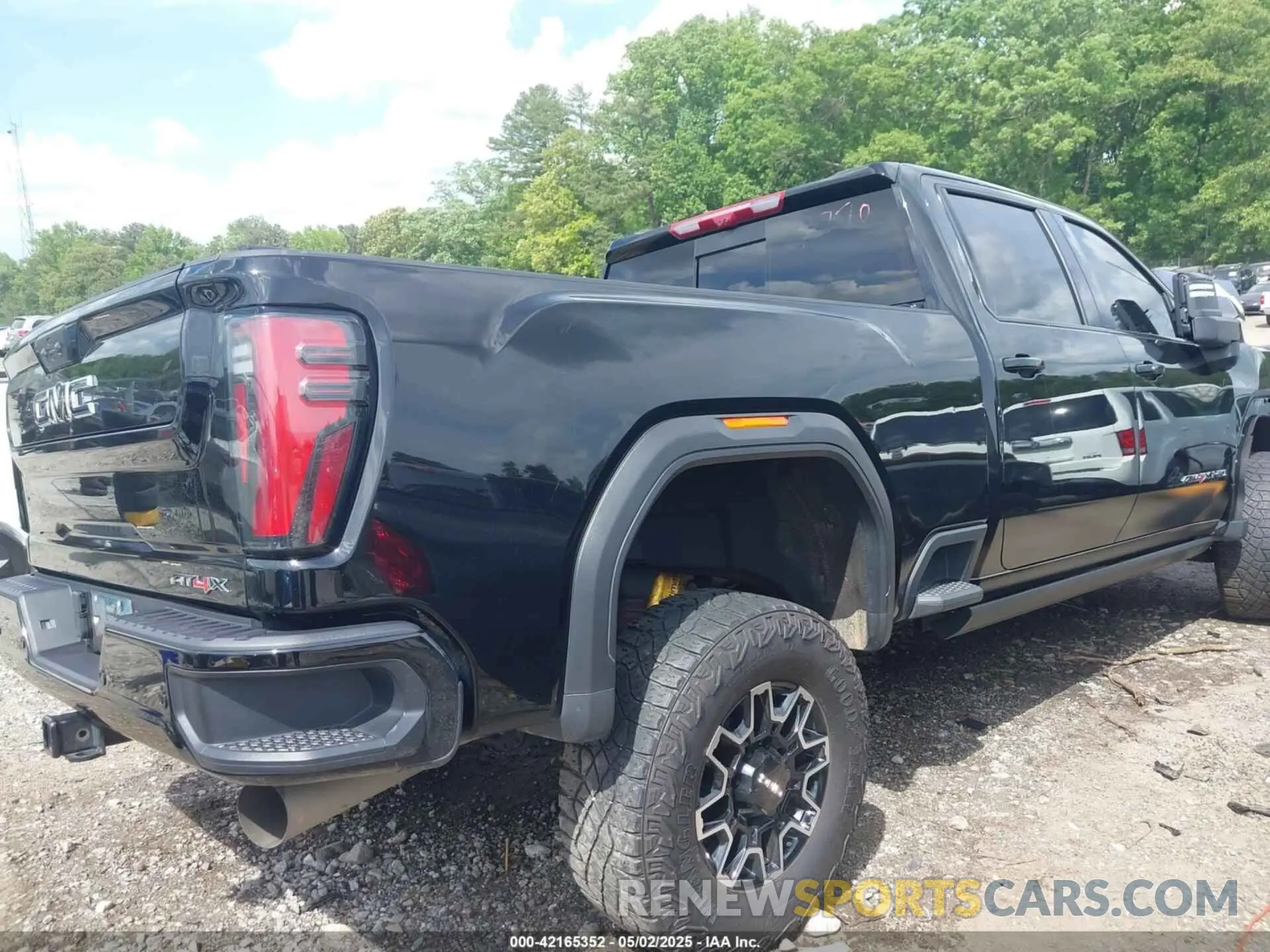 4 Photograph of a damaged car 1GT49ZEYXRF419770 GMC SIERRA 2500HD 2024