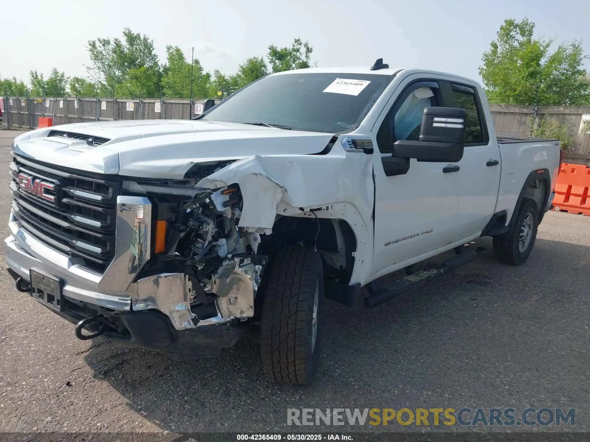 2 Photograph of a damaged car 1GT59LE72RF136949 GMC SIERRA 2500HD 2024