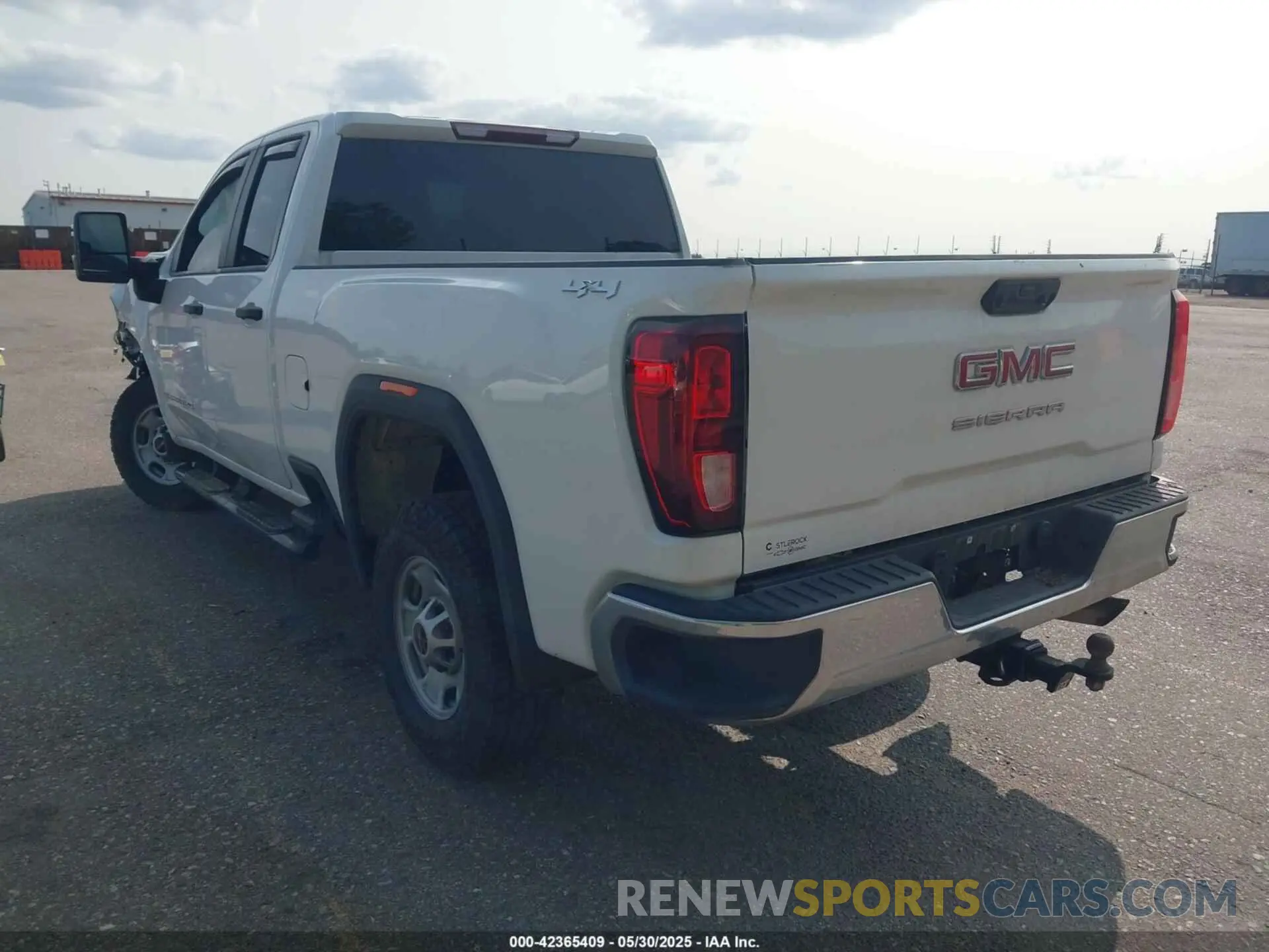 3 Photograph of a damaged car 1GT59LE72RF136949 GMC SIERRA 2500HD 2024