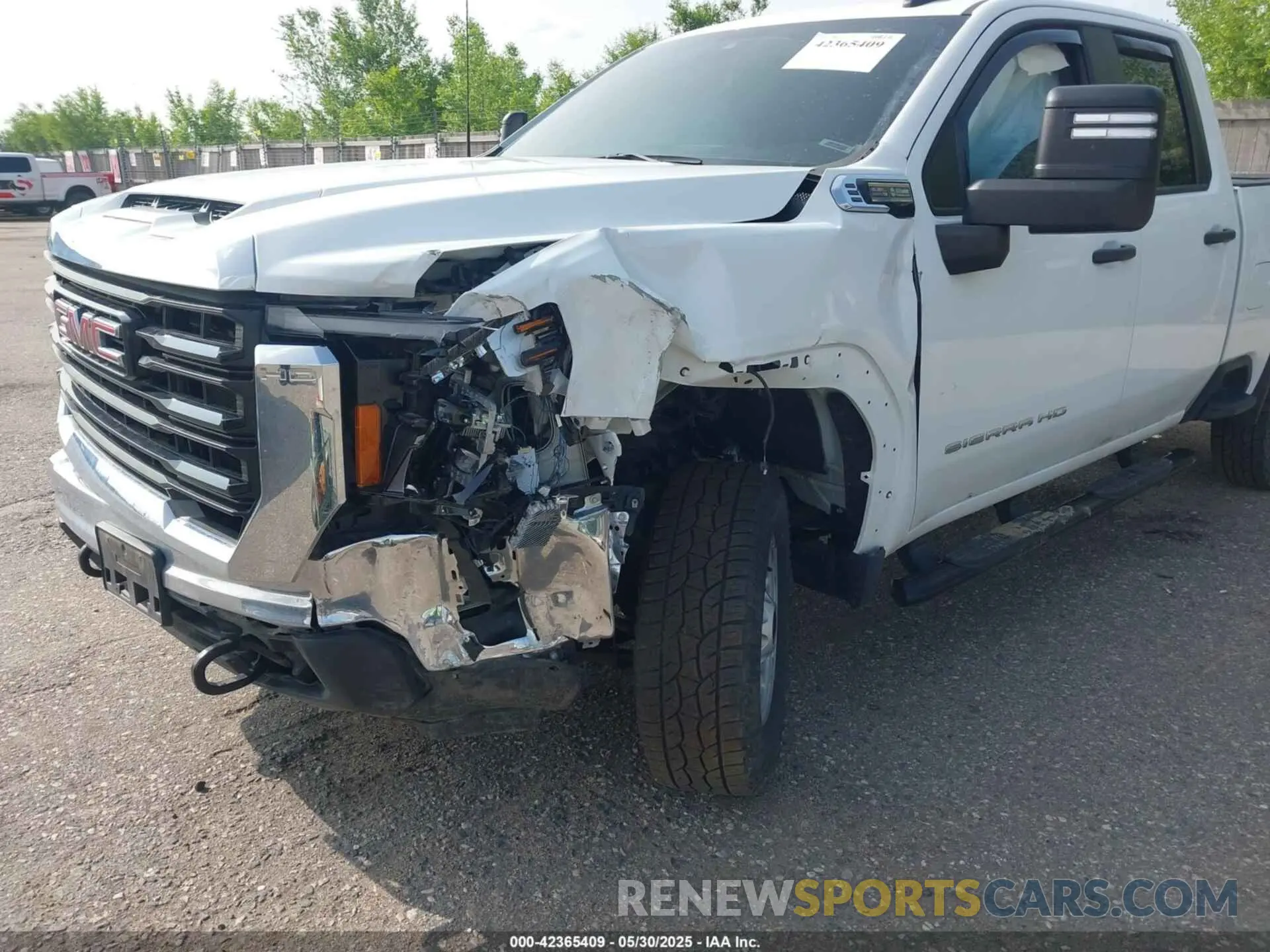 6 Photograph of a damaged car 1GT59LE72RF136949 GMC SIERRA 2500HD 2024