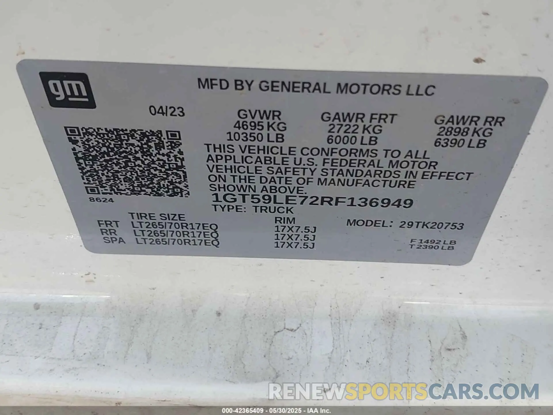 9 Photograph of a damaged car 1GT59LE72RF136949 GMC SIERRA 2500HD 2024