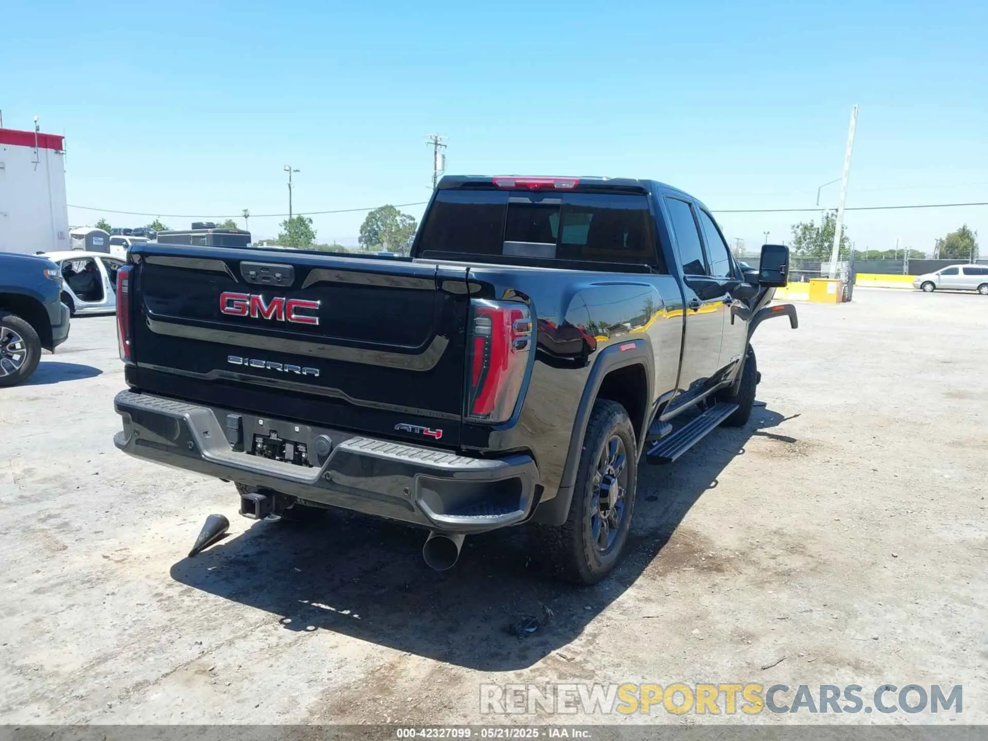 4 Photograph of a damaged car 1GT4UPEY7SF126725 GMC SIERRA 2500HD 2025
