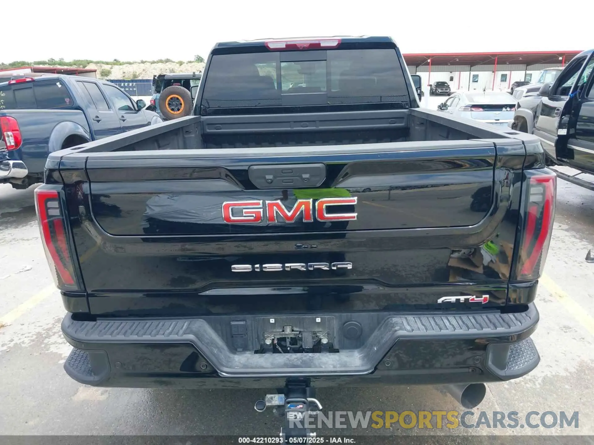 15 Photograph of a damaged car 1GT4UPEY8SF126443 GMC SIERRA 2500HD 2025