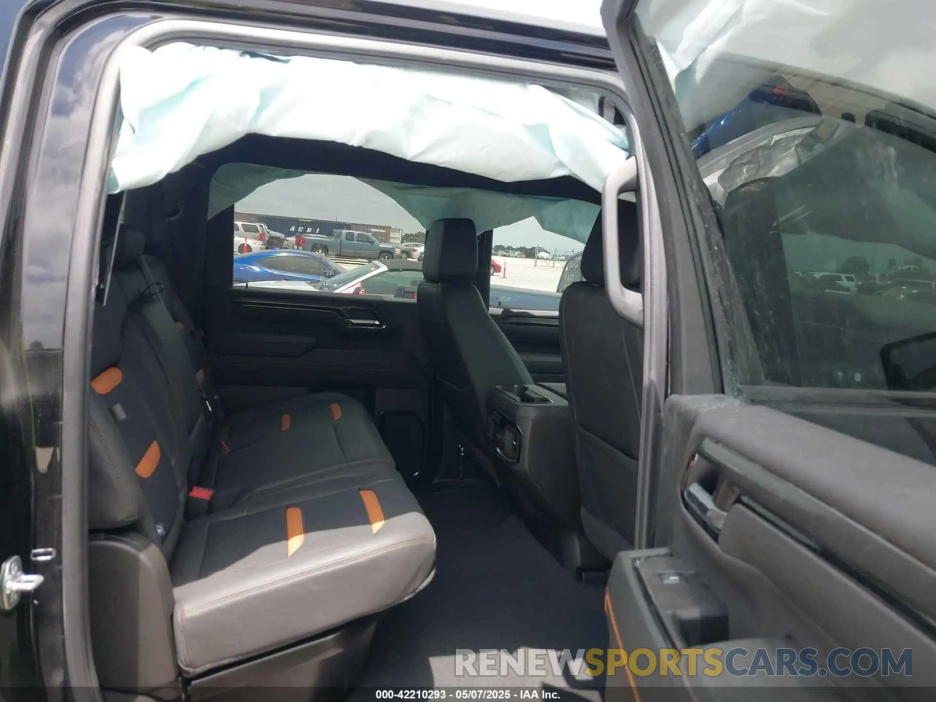 8 Photograph of a damaged car 1GT4UPEY8SF126443 GMC SIERRA 2500HD 2025