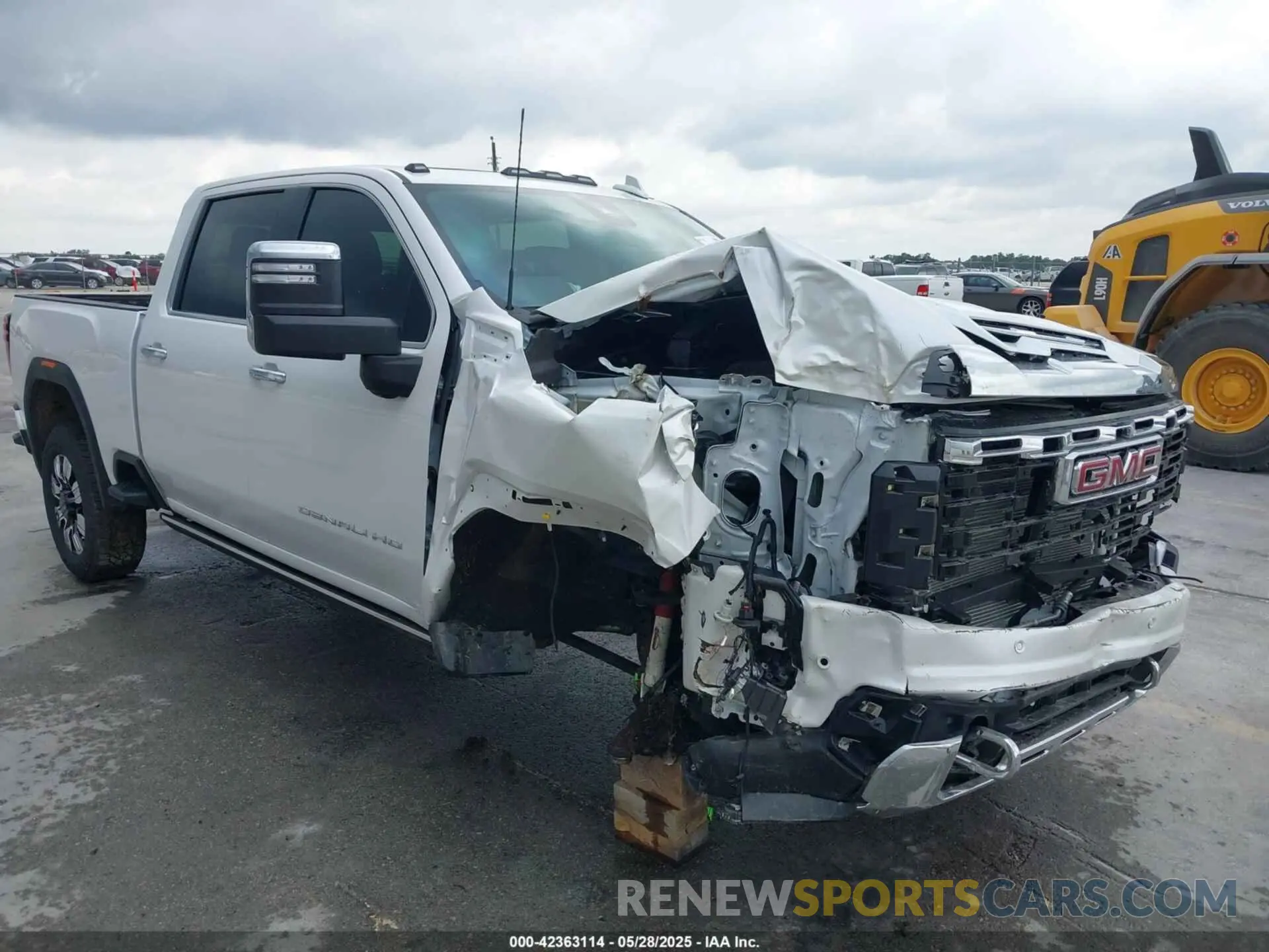 11 Photograph of a damaged car 1GT4UREY9SF193824 GMC SIERRA 2500HD 2025