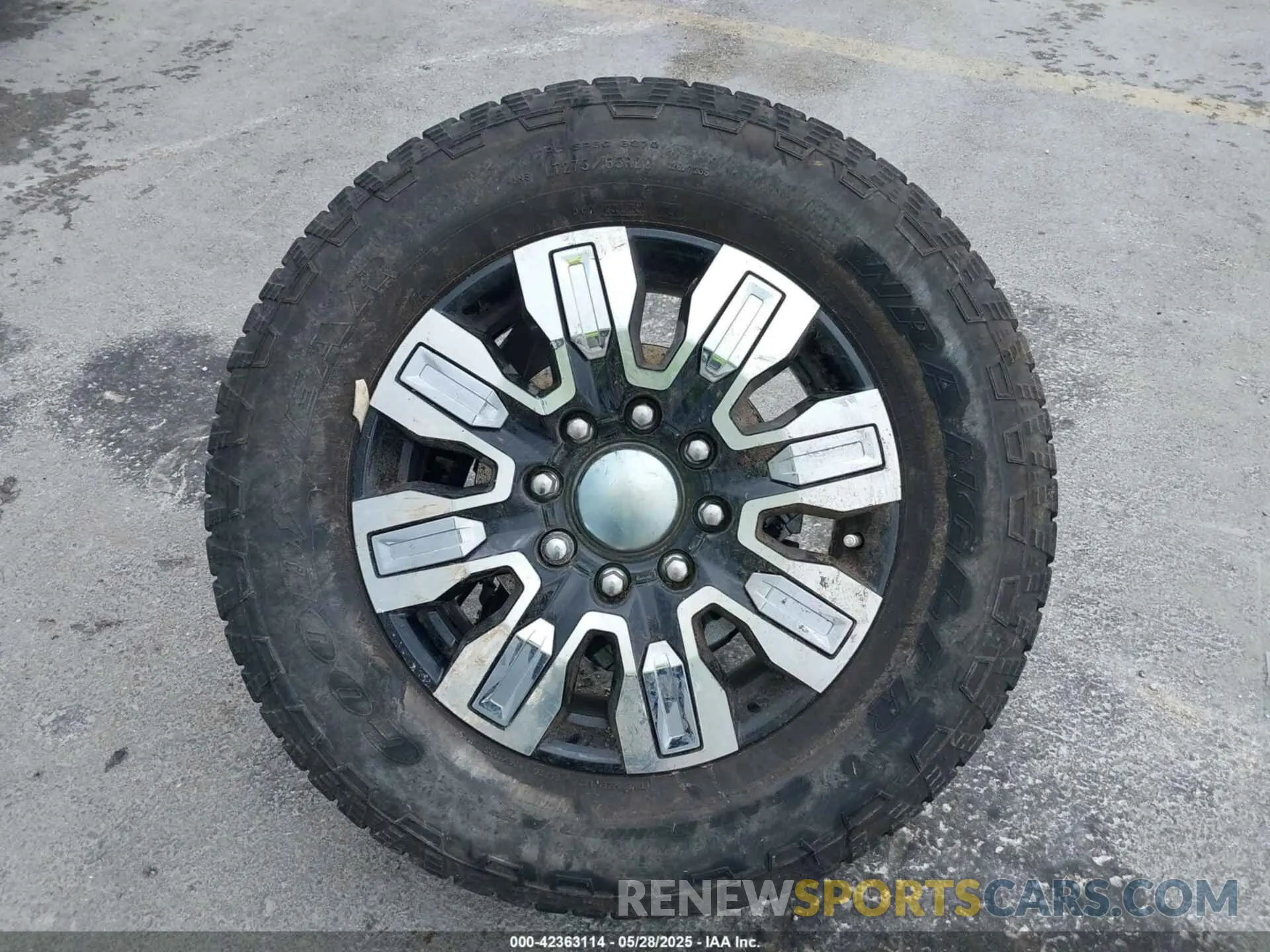12 Photograph of a damaged car 1GT4UREY9SF193824 GMC SIERRA 2500HD 2025