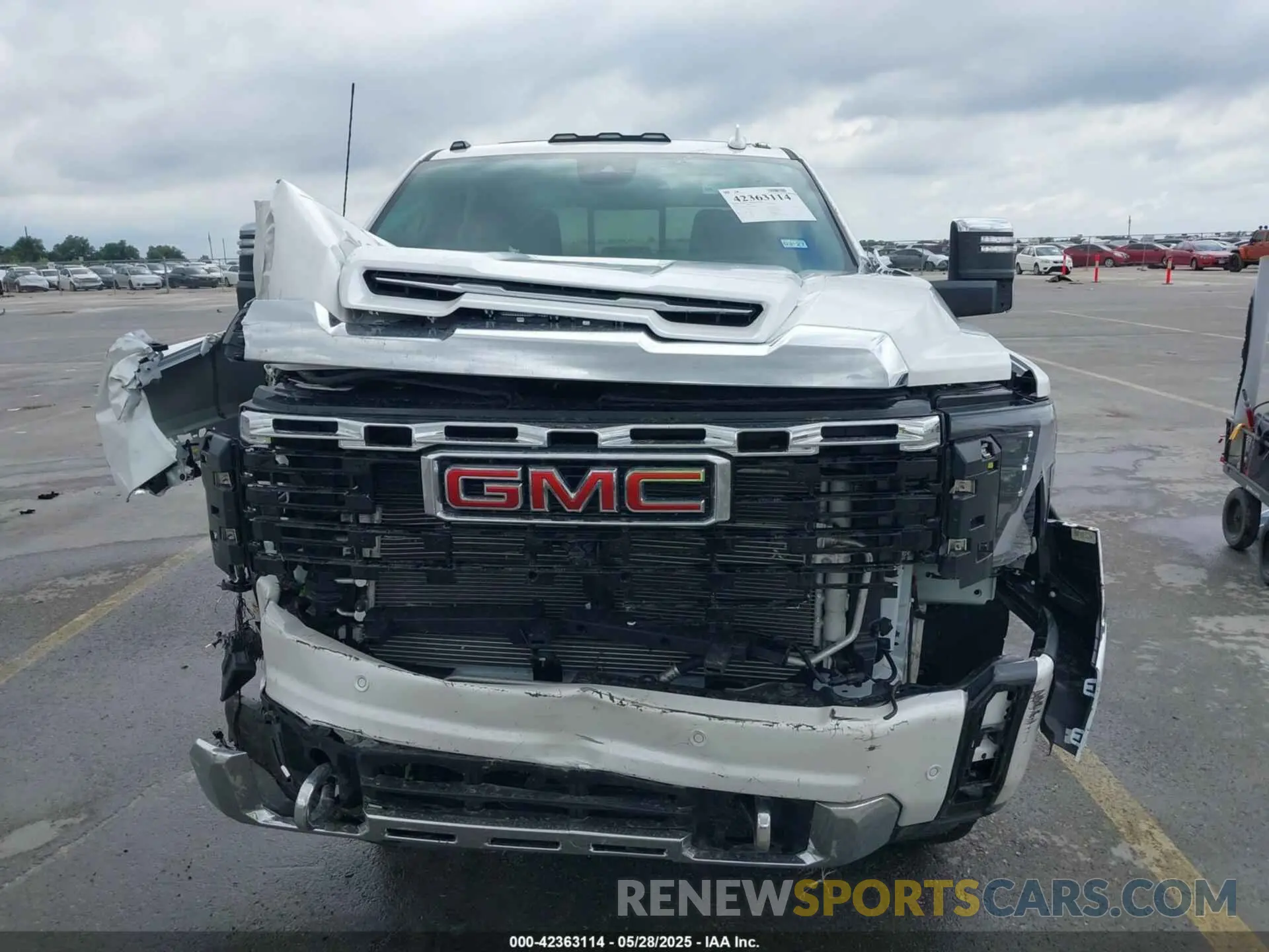 14 Photograph of a damaged car 1GT4UREY9SF193824 GMC SIERRA 2500HD 2025