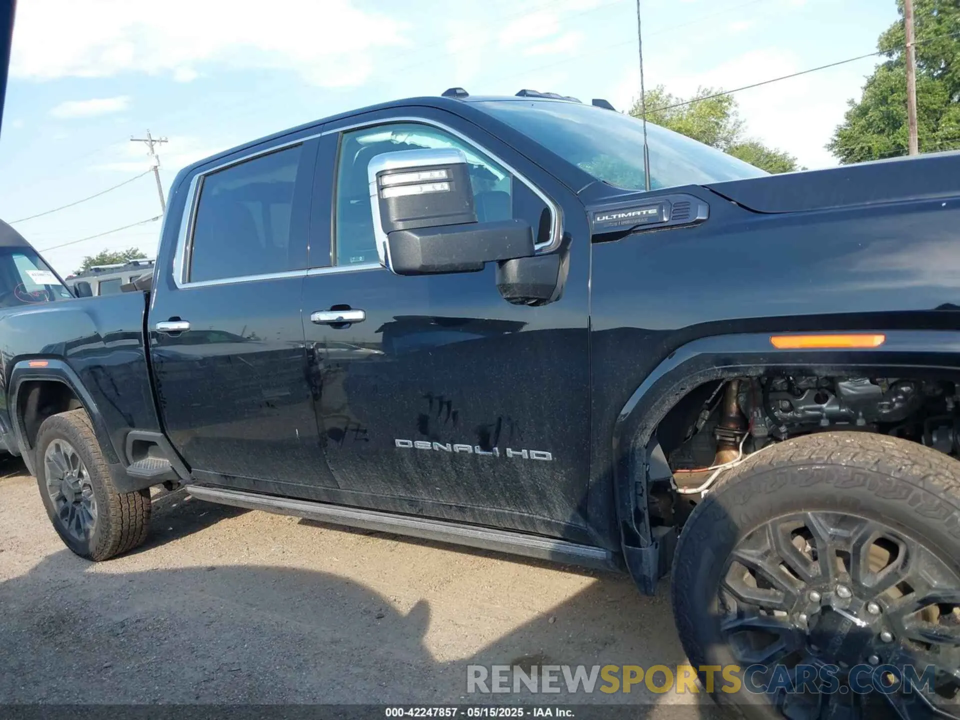 14 Photograph of a damaged car 1GT4UXEY5SF118056 GMC SIERRA 2500HD 2025