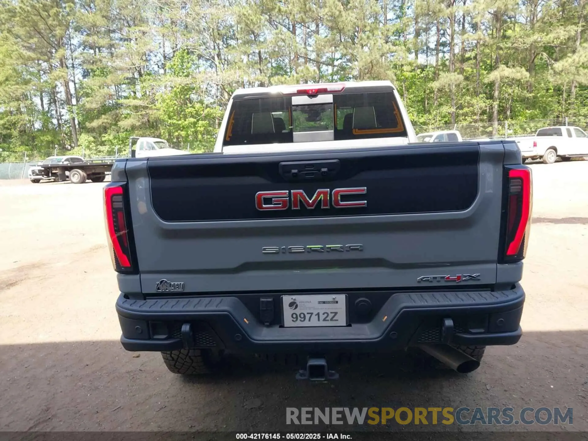 18 Photograph of a damaged car 1GT4UZE73SF200676 GMC SIERRA 2500HD 2025