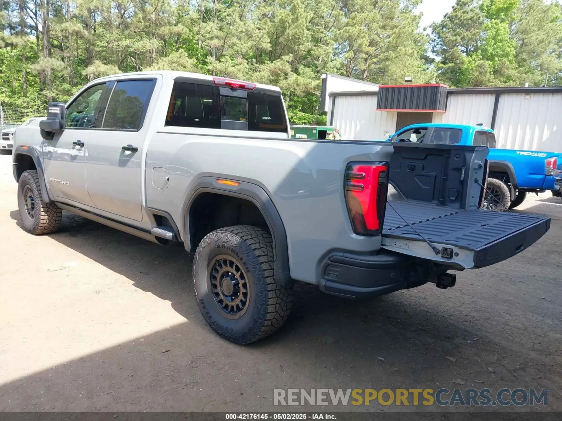 3 Photograph of a damaged car 1GT4UZE73SF200676 GMC SIERRA 2500HD 2025