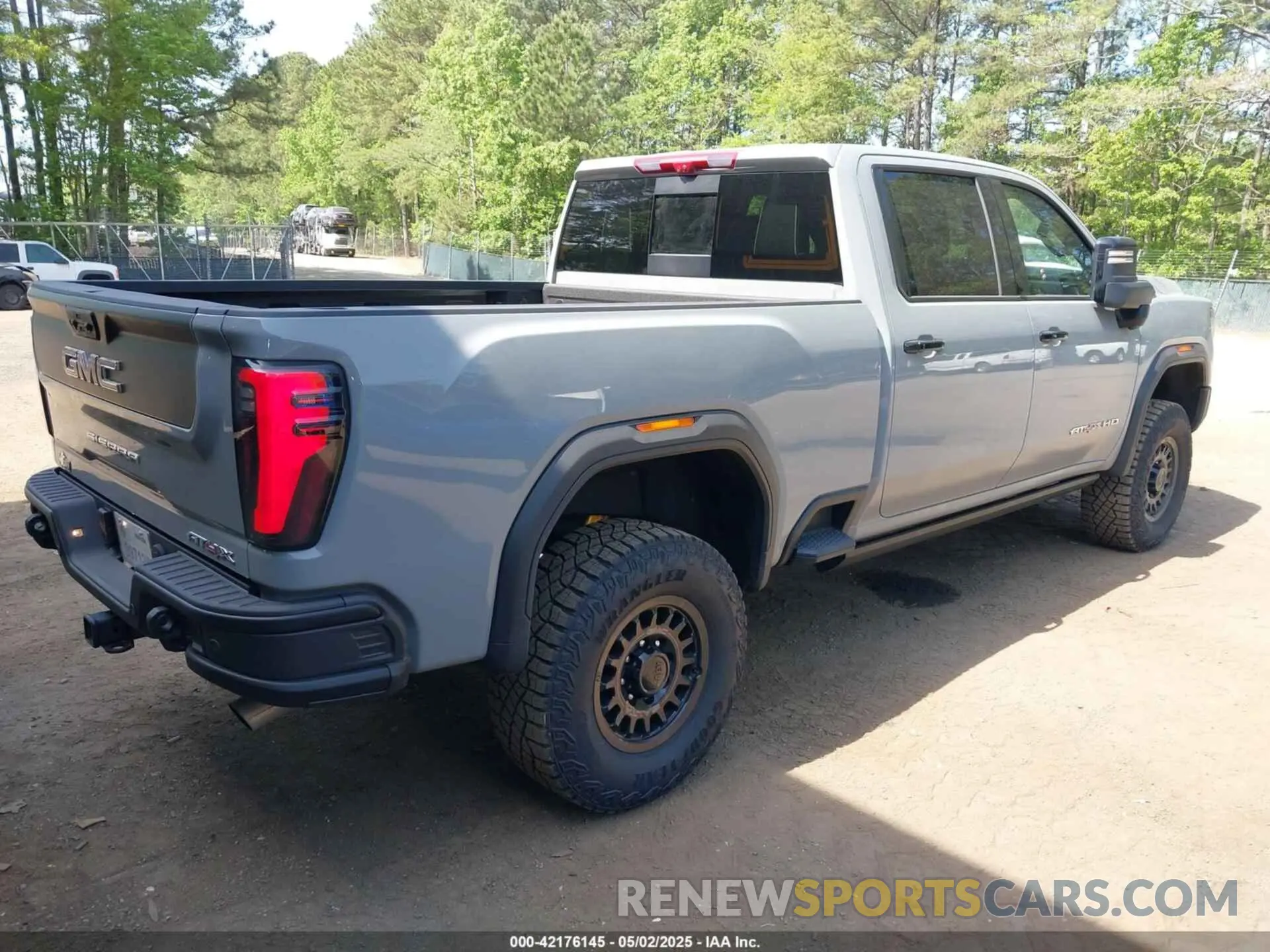 4 Photograph of a damaged car 1GT4UZE73SF200676 GMC SIERRA 2500HD 2025