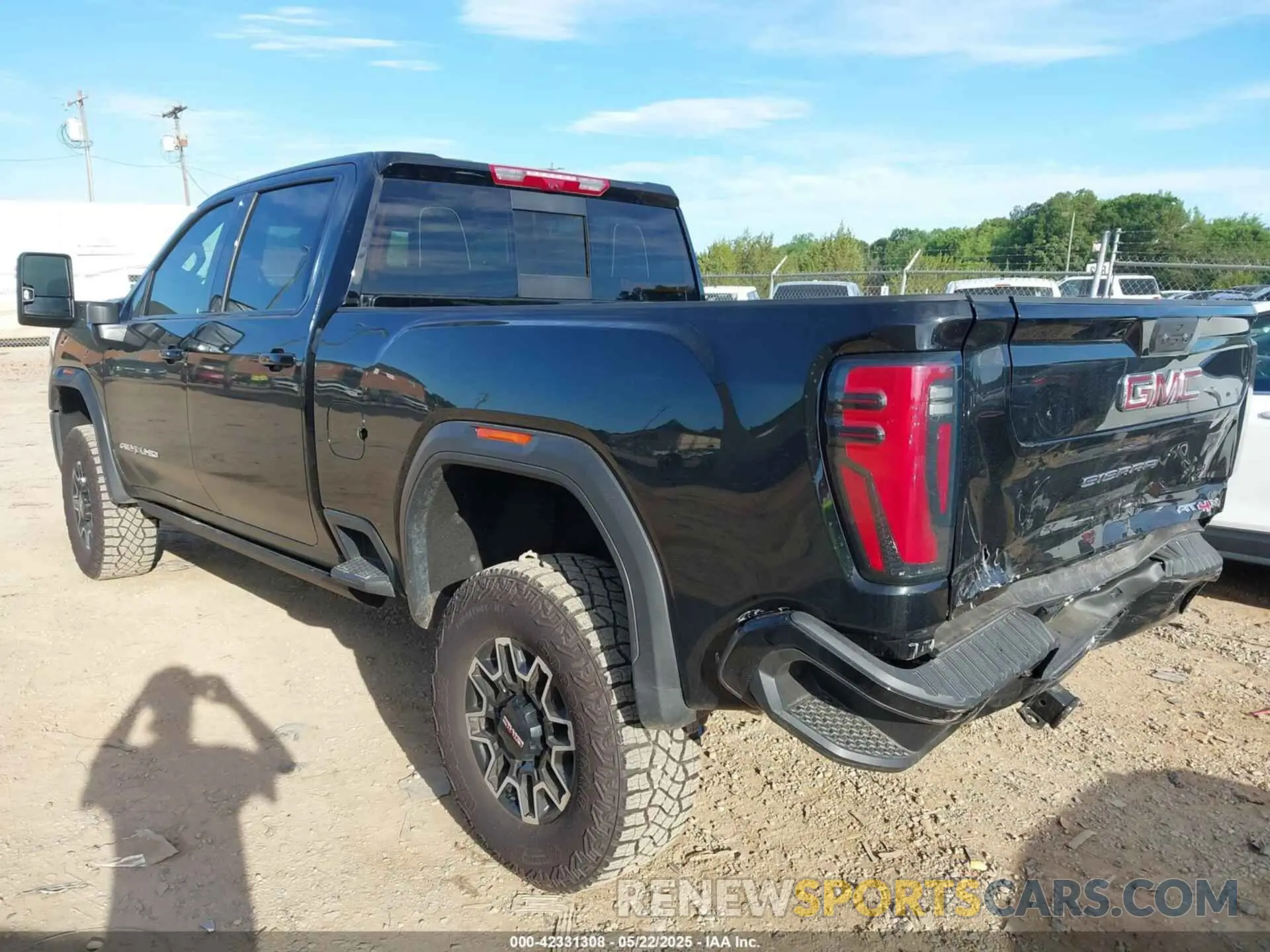 3 Photograph of a damaged car 1GT4UZEY9SF229558 GMC SIERRA 2500HD 2025