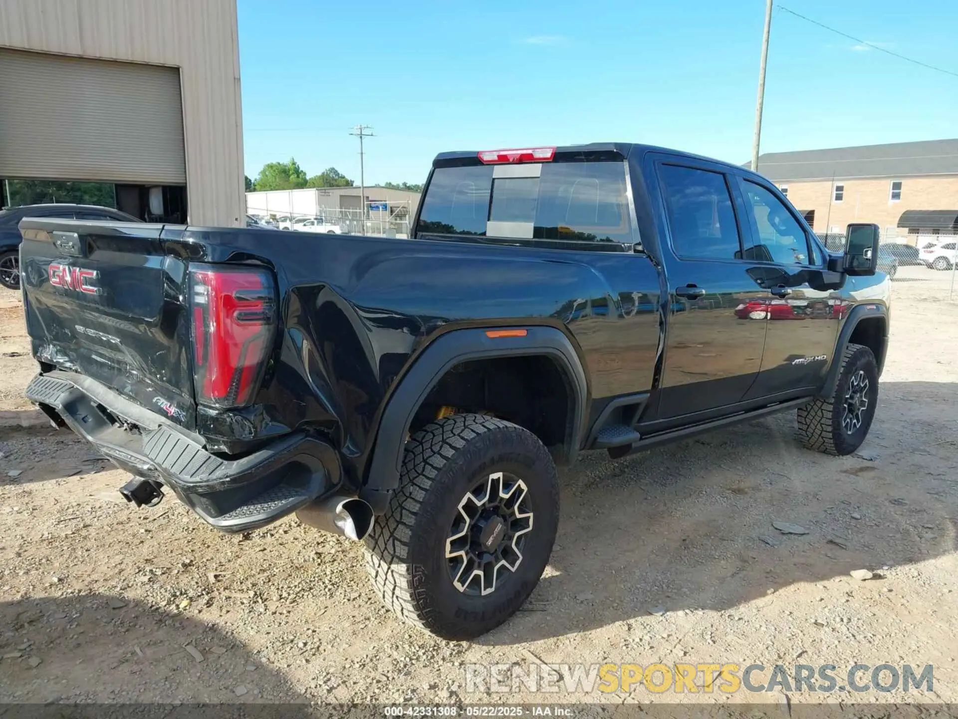 4 Photograph of a damaged car 1GT4UZEY9SF229558 GMC SIERRA 2500HD 2025