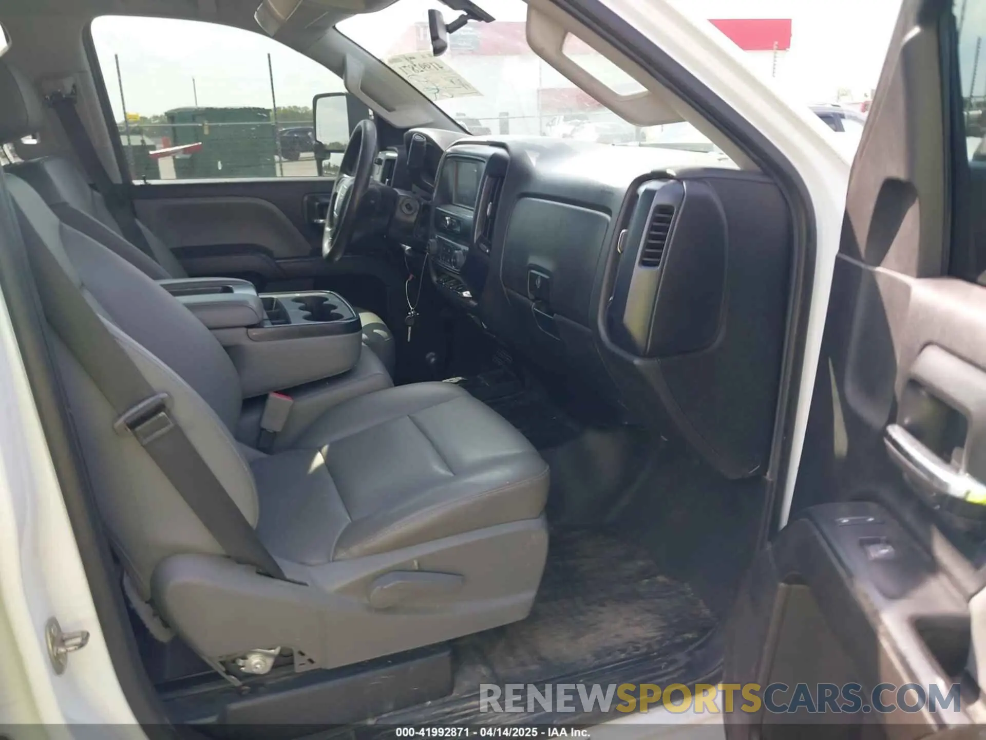 5 Photograph of a damaged car 1GT42TCY5KF179831 GMC SIERRA 3500HD 2019
