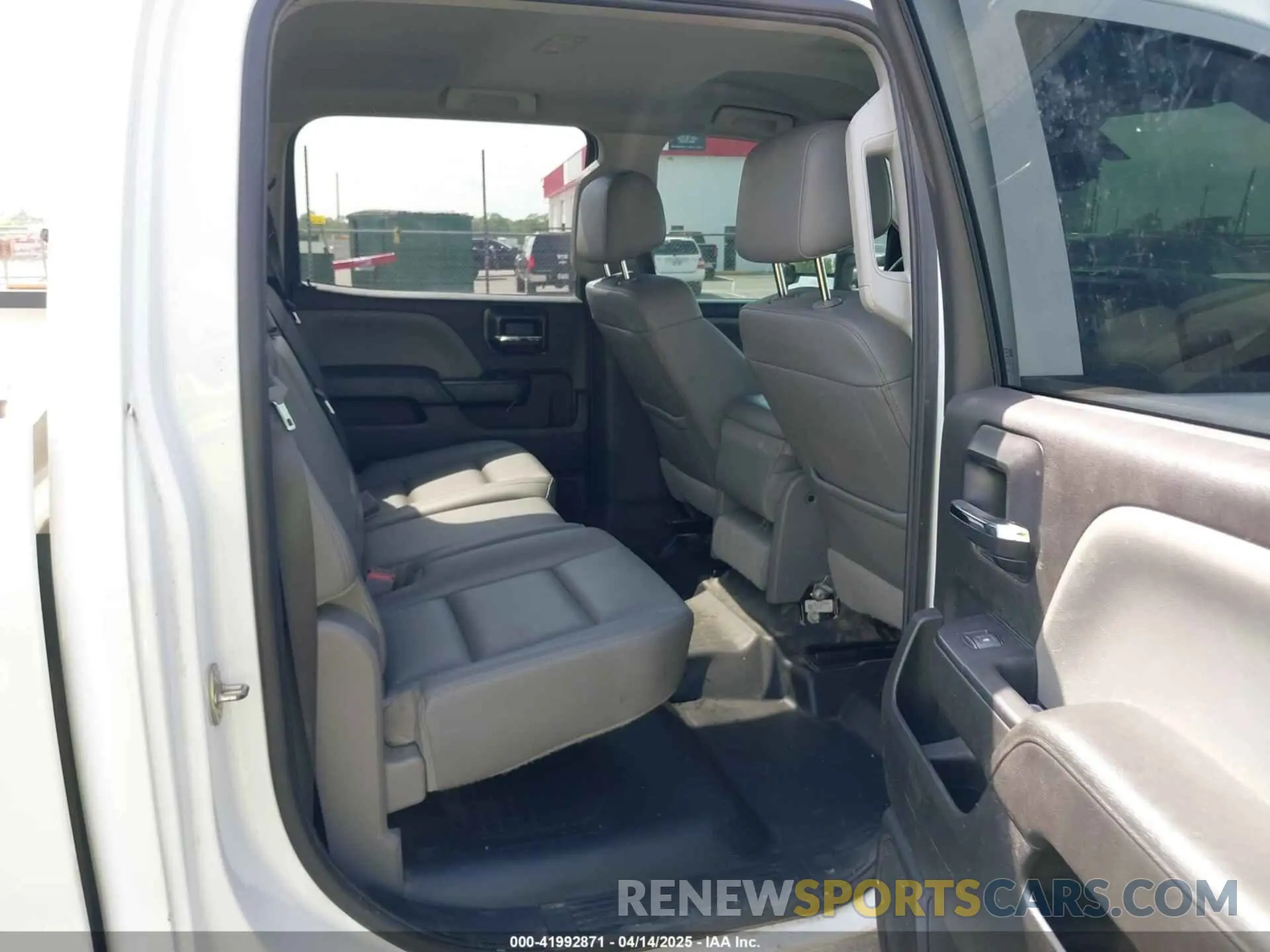 7 Photograph of a damaged car 1GT42TCY5KF179831 GMC SIERRA 3500HD 2019
