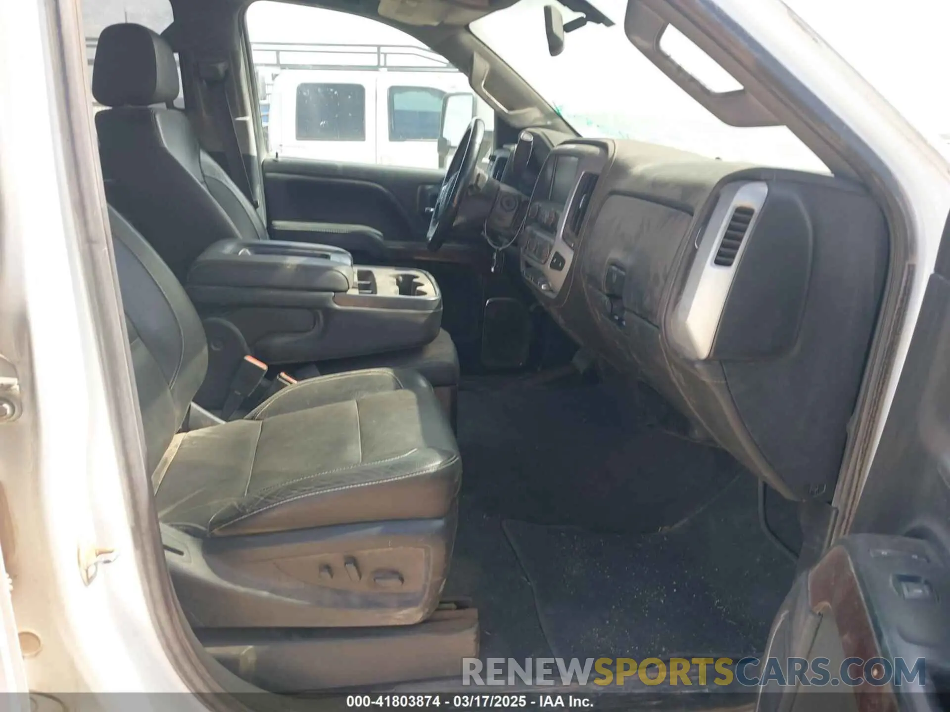 5 Photograph of a damaged car 1GT42VCGXKF275215 GMC SIERRA 3500HD 2019
