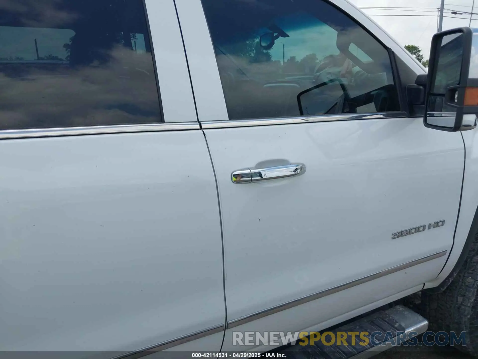 13 Photograph of a damaged car 1GT42VCY1KF152542 GMC SIERRA 3500HD 2019