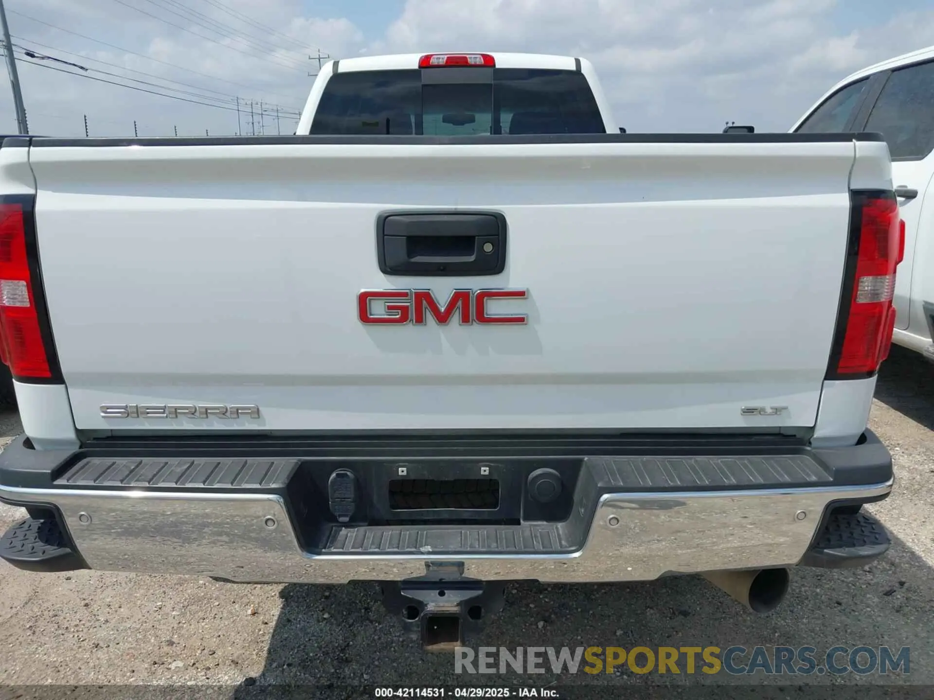 15 Photograph of a damaged car 1GT42VCY1KF152542 GMC SIERRA 3500HD 2019