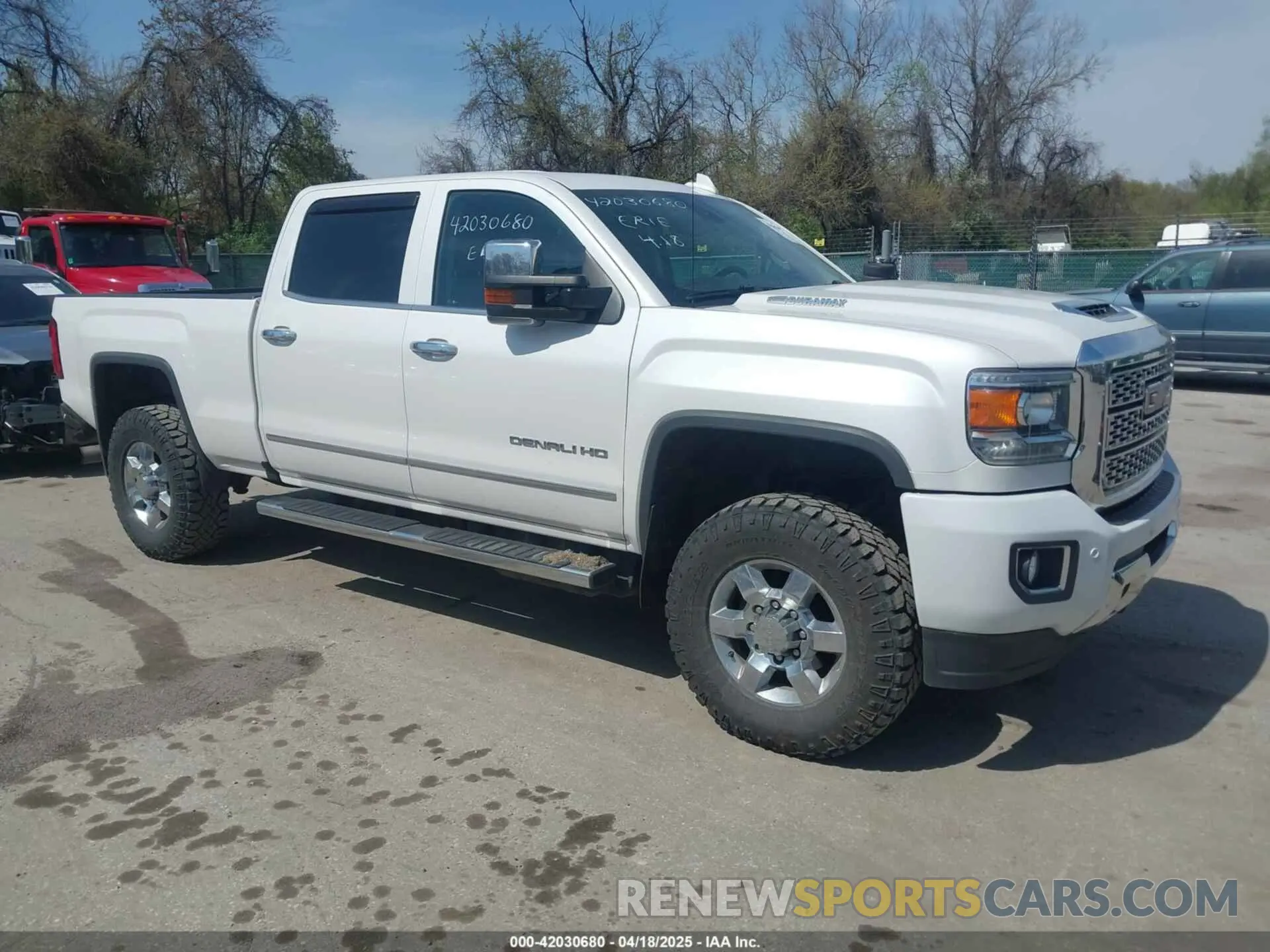 1 Photograph of a damaged car 1GT42WEY4KF100549 GMC SIERRA 3500HD 2019