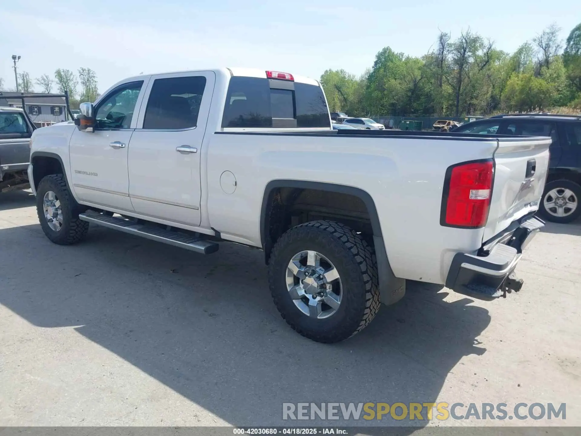 3 Photograph of a damaged car 1GT42WEY4KF100549 GMC SIERRA 3500HD 2019