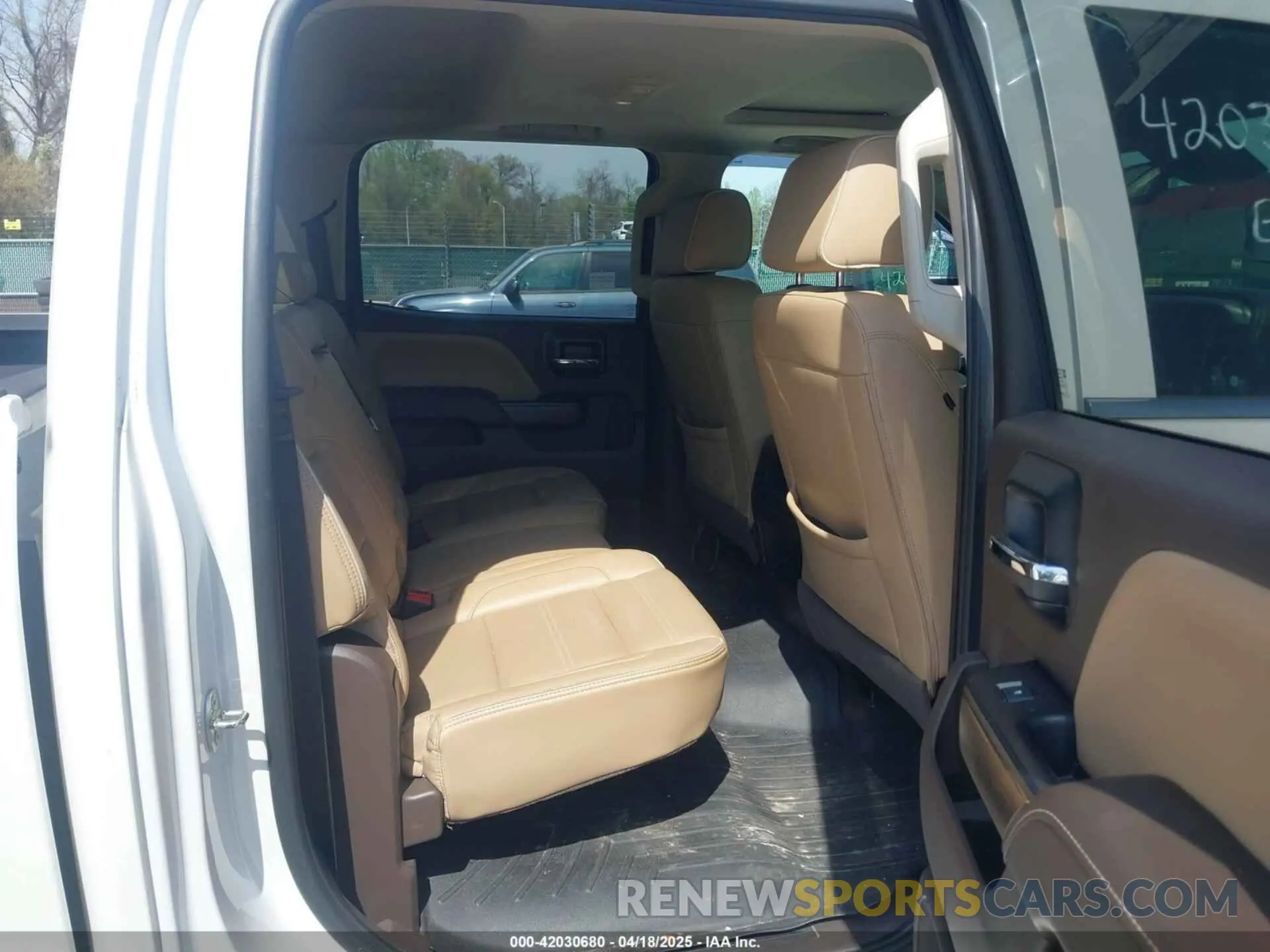6 Photograph of a damaged car 1GT42WEY4KF100549 GMC SIERRA 3500HD 2019