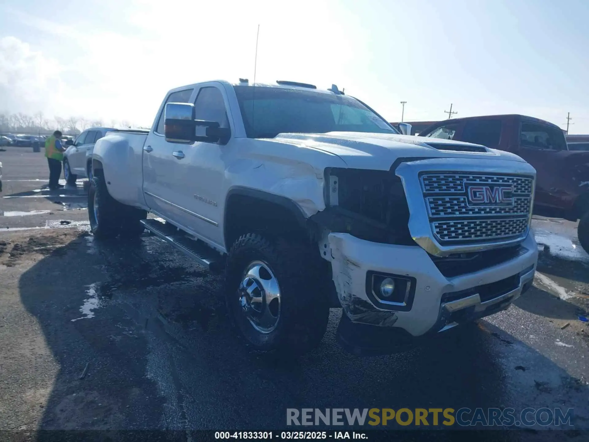 1 Photograph of a damaged car 1GT42WEY6KF115182 GMC SIERRA 3500HD 2019