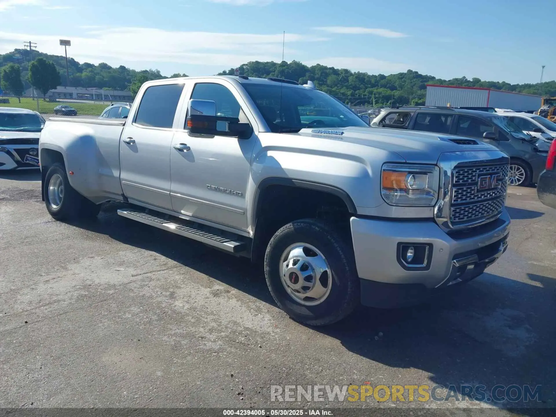 1 Photograph of a damaged car 1GT42WEY7KF271750 GMC SIERRA 3500HD 2019