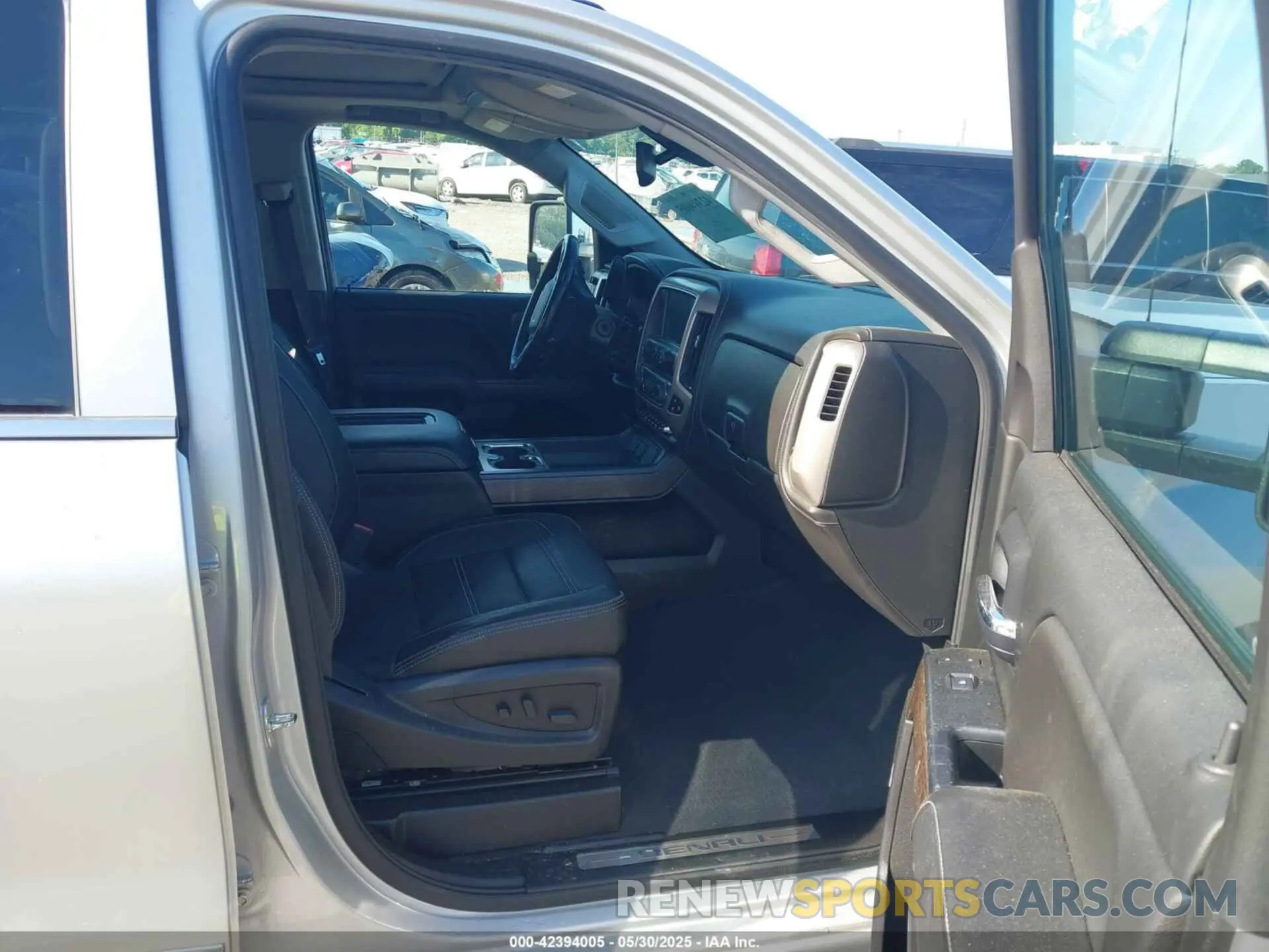 5 Photograph of a damaged car 1GT42WEY7KF271750 GMC SIERRA 3500HD 2019
