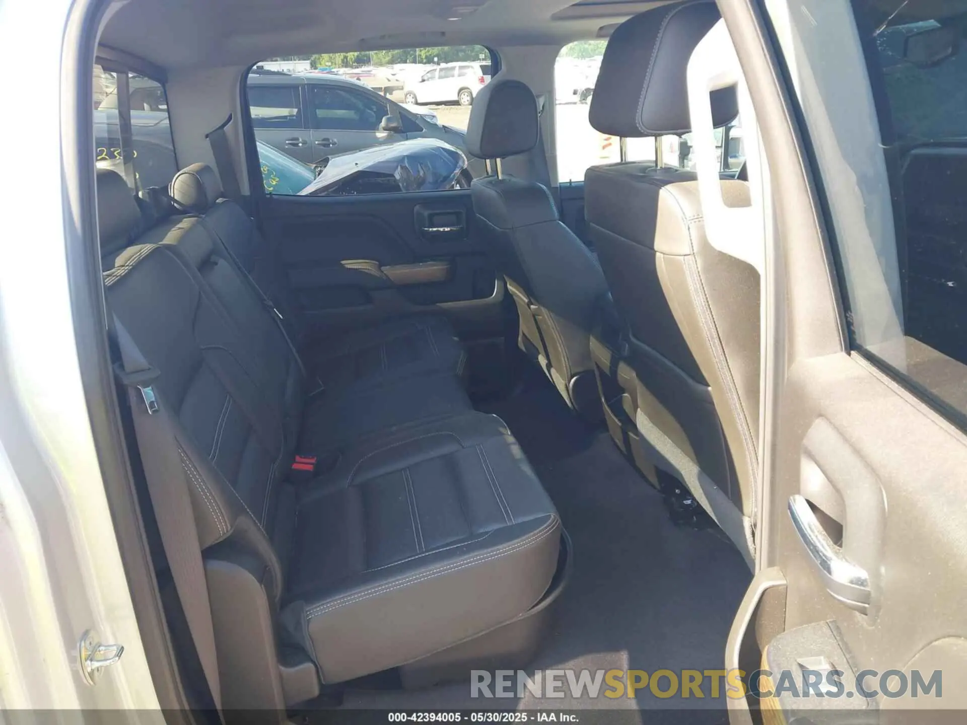 8 Photograph of a damaged car 1GT42WEY7KF271750 GMC SIERRA 3500HD 2019