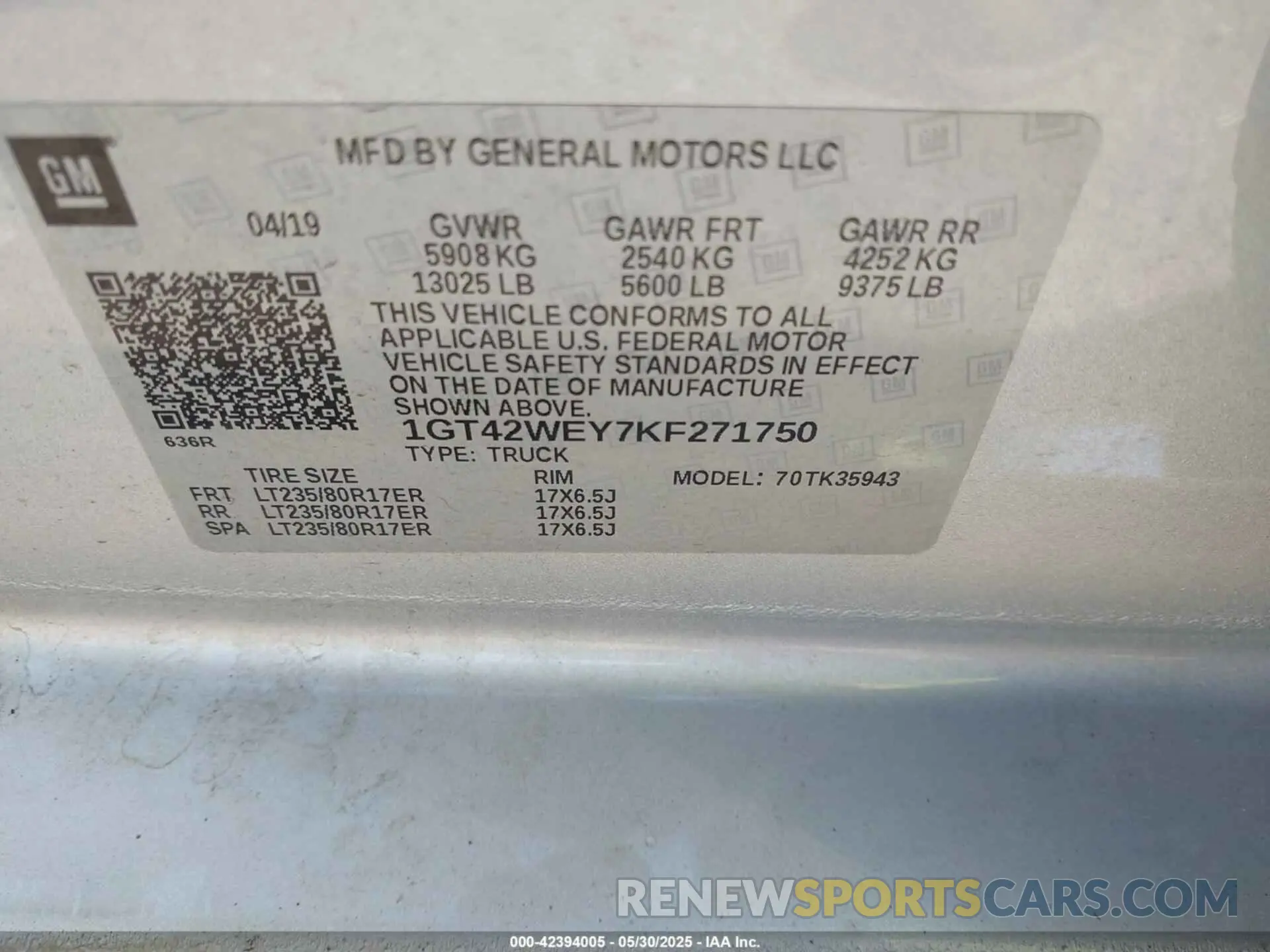 9 Photograph of a damaged car 1GT42WEY7KF271750 GMC SIERRA 3500HD 2019