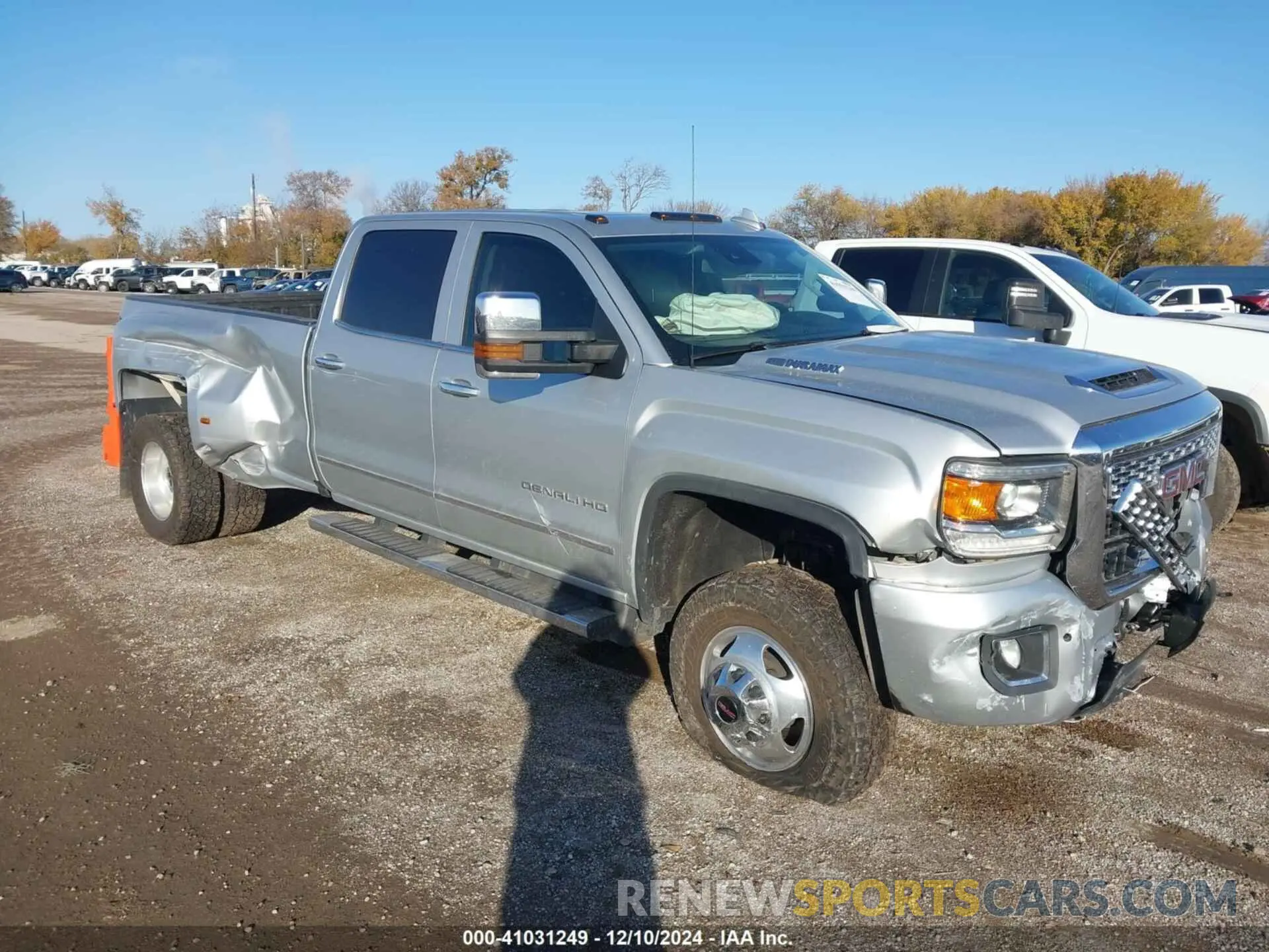 1 Photograph of a damaged car 1GT42WEY9KF109635 GMC SIERRA 3500HD 2019