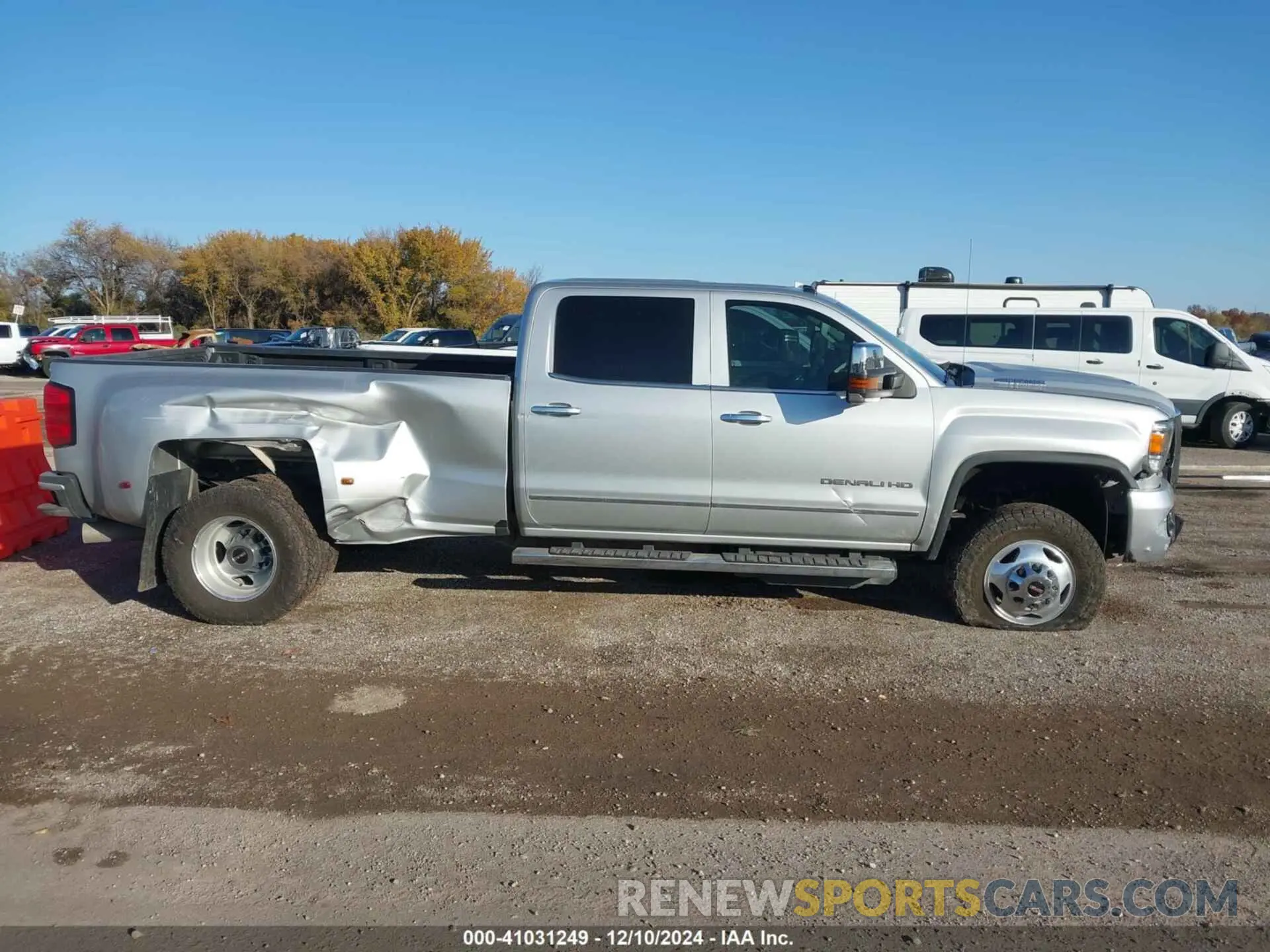 13 Photograph of a damaged car 1GT42WEY9KF109635 GMC SIERRA 3500HD 2019