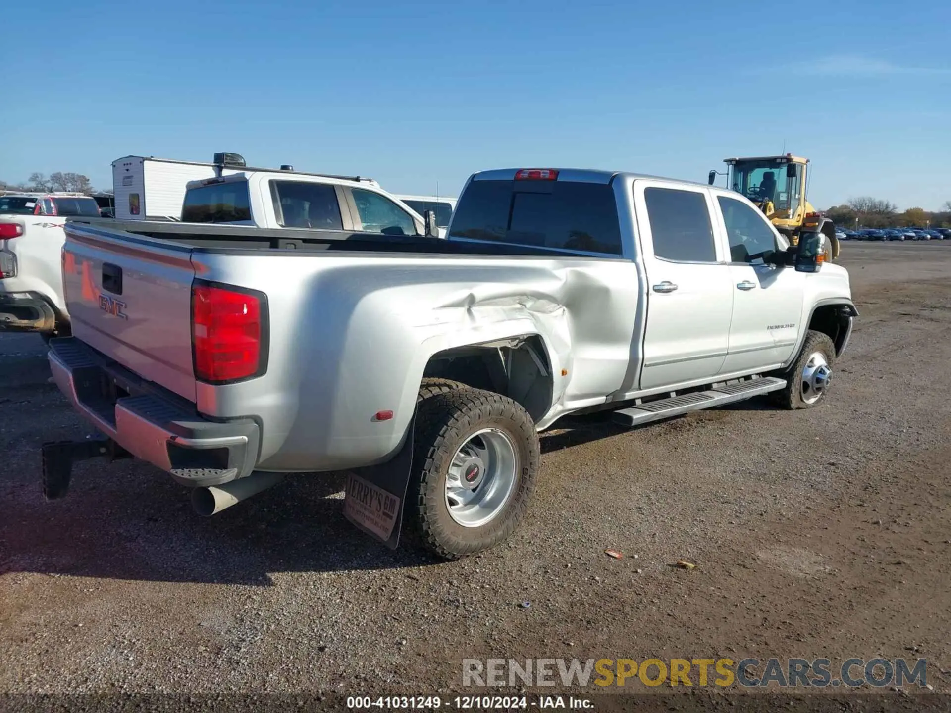 4 Photograph of a damaged car 1GT42WEY9KF109635 GMC SIERRA 3500HD 2019