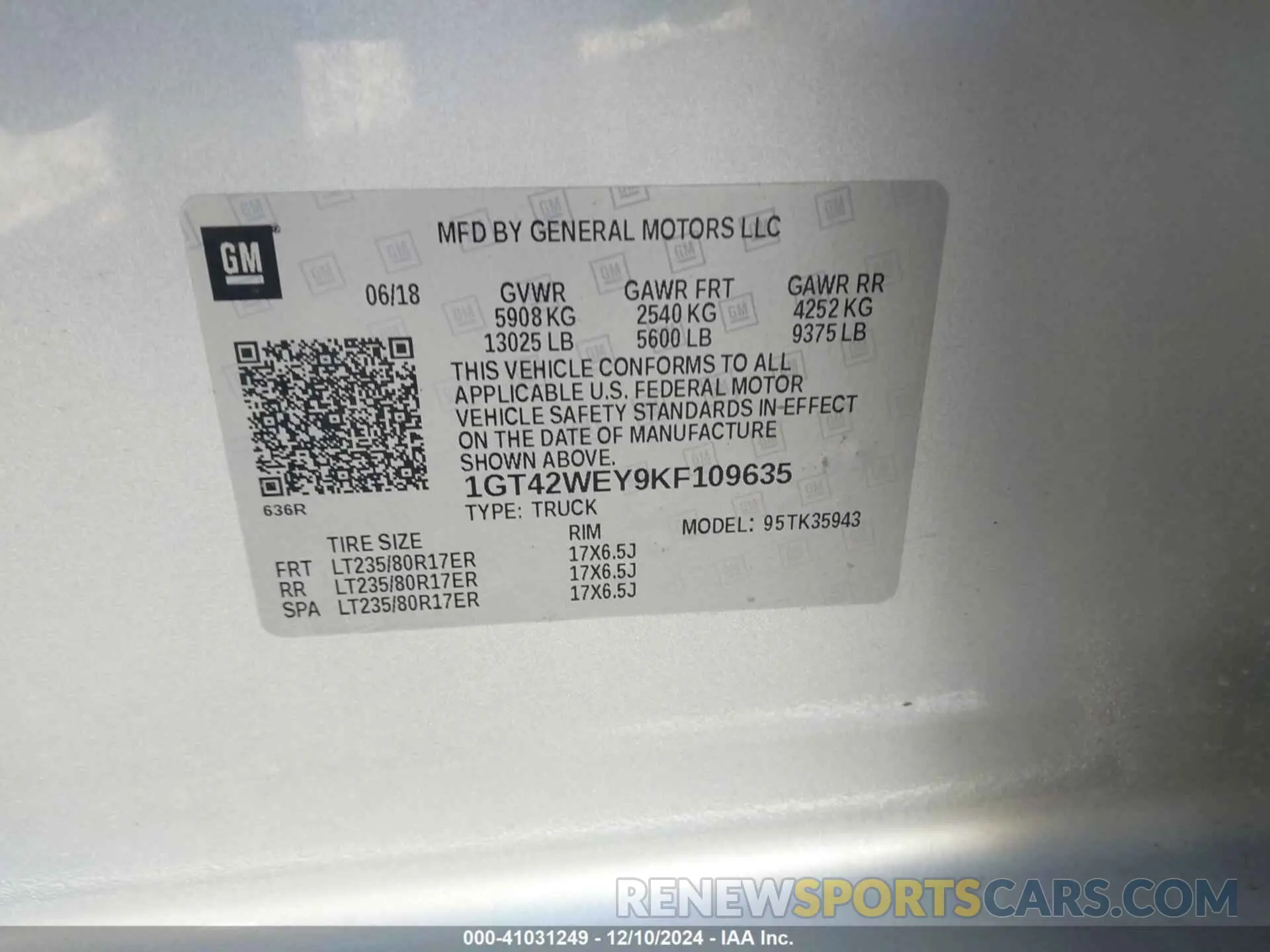9 Photograph of a damaged car 1GT42WEY9KF109635 GMC SIERRA 3500HD 2019