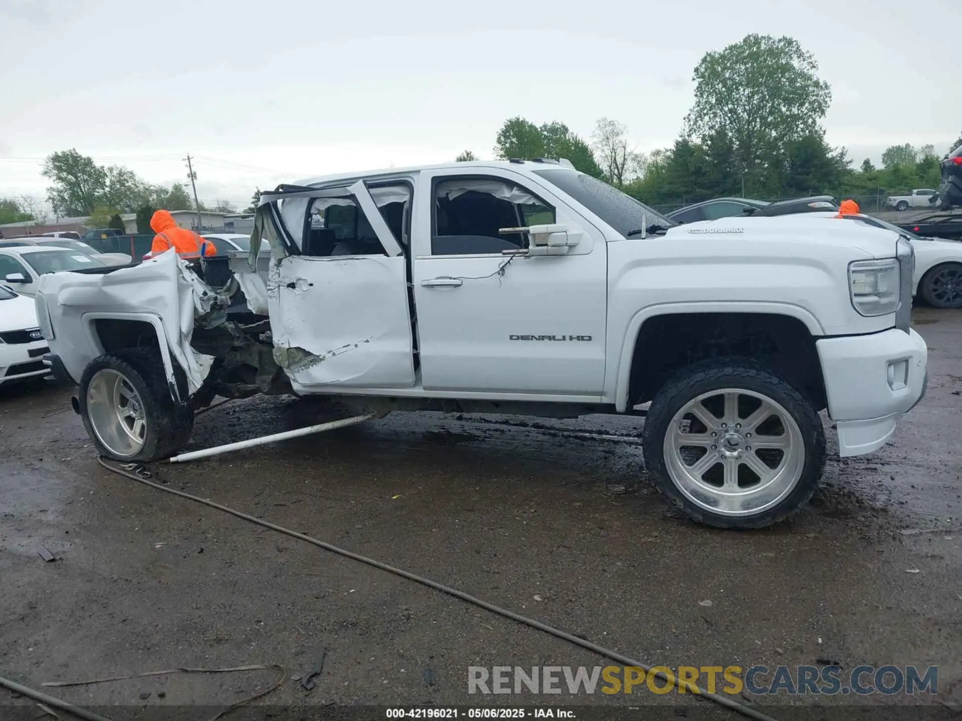 13 Photograph of a damaged car 1GT42WEYXKF200087 GMC SIERRA 3500HD 2019