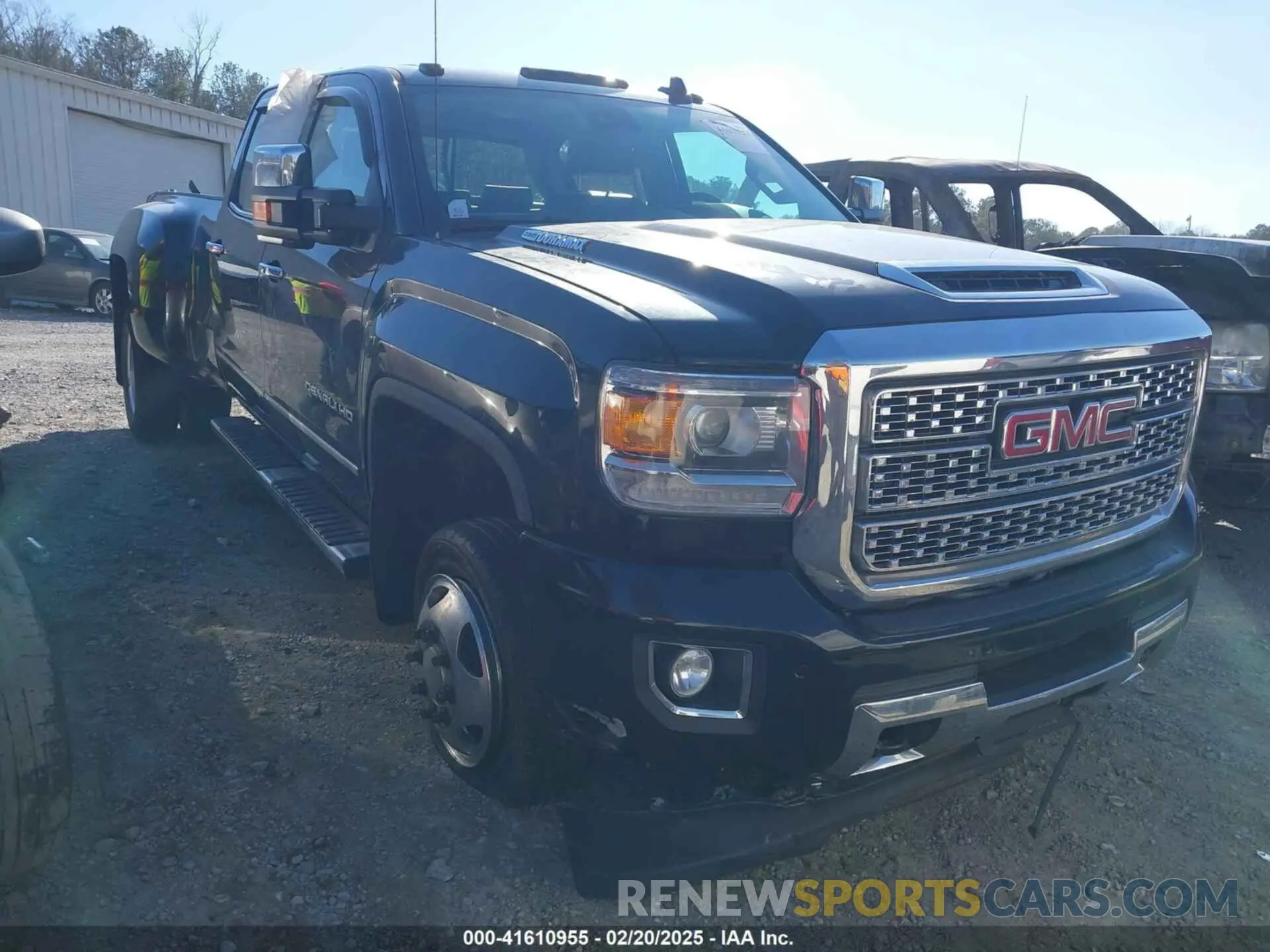 1 Photograph of a damaged car 1GT42WEYXKF256837 GMC SIERRA 3500HD 2019