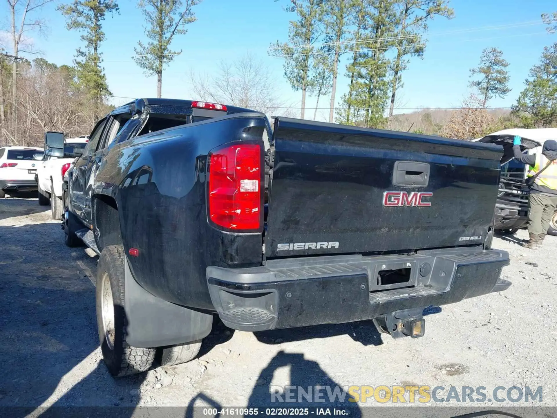 3 Photograph of a damaged car 1GT42WEYXKF256837 GMC SIERRA 3500HD 2019