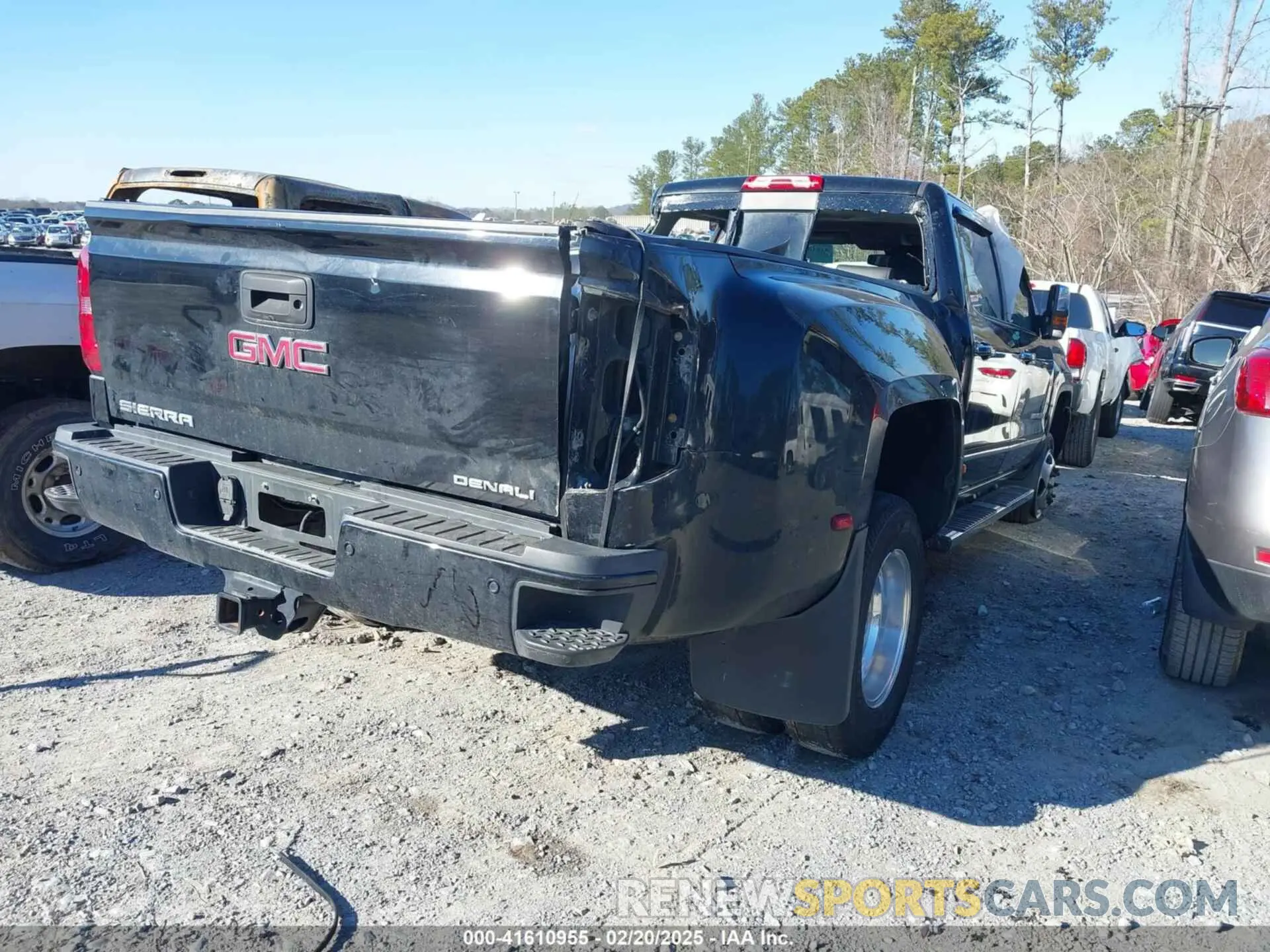 4 Photograph of a damaged car 1GT42WEYXKF256837 GMC SIERRA 3500HD 2019