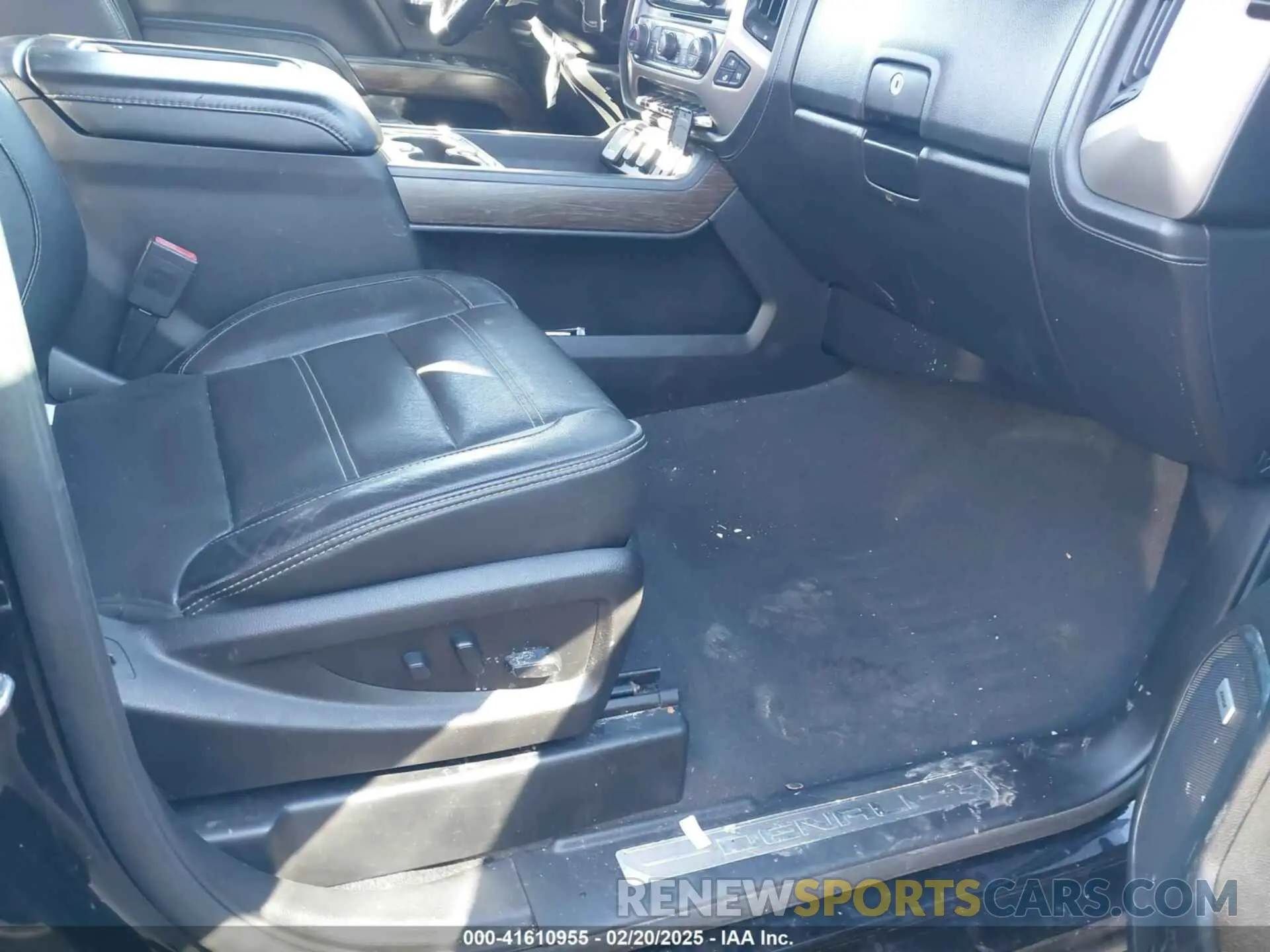 5 Photograph of a damaged car 1GT42WEYXKF256837 GMC SIERRA 3500HD 2019