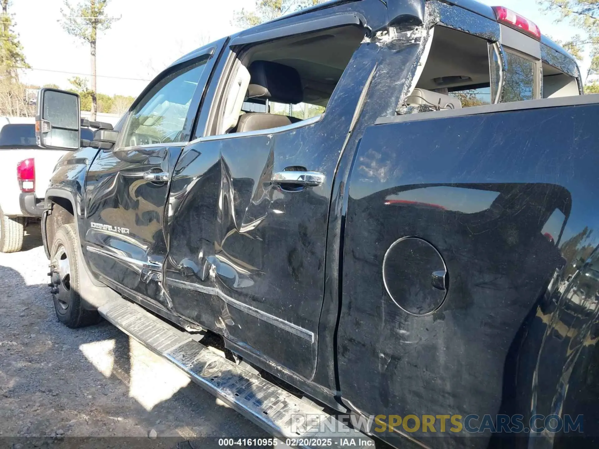 6 Photograph of a damaged car 1GT42WEYXKF256837 GMC SIERRA 3500HD 2019