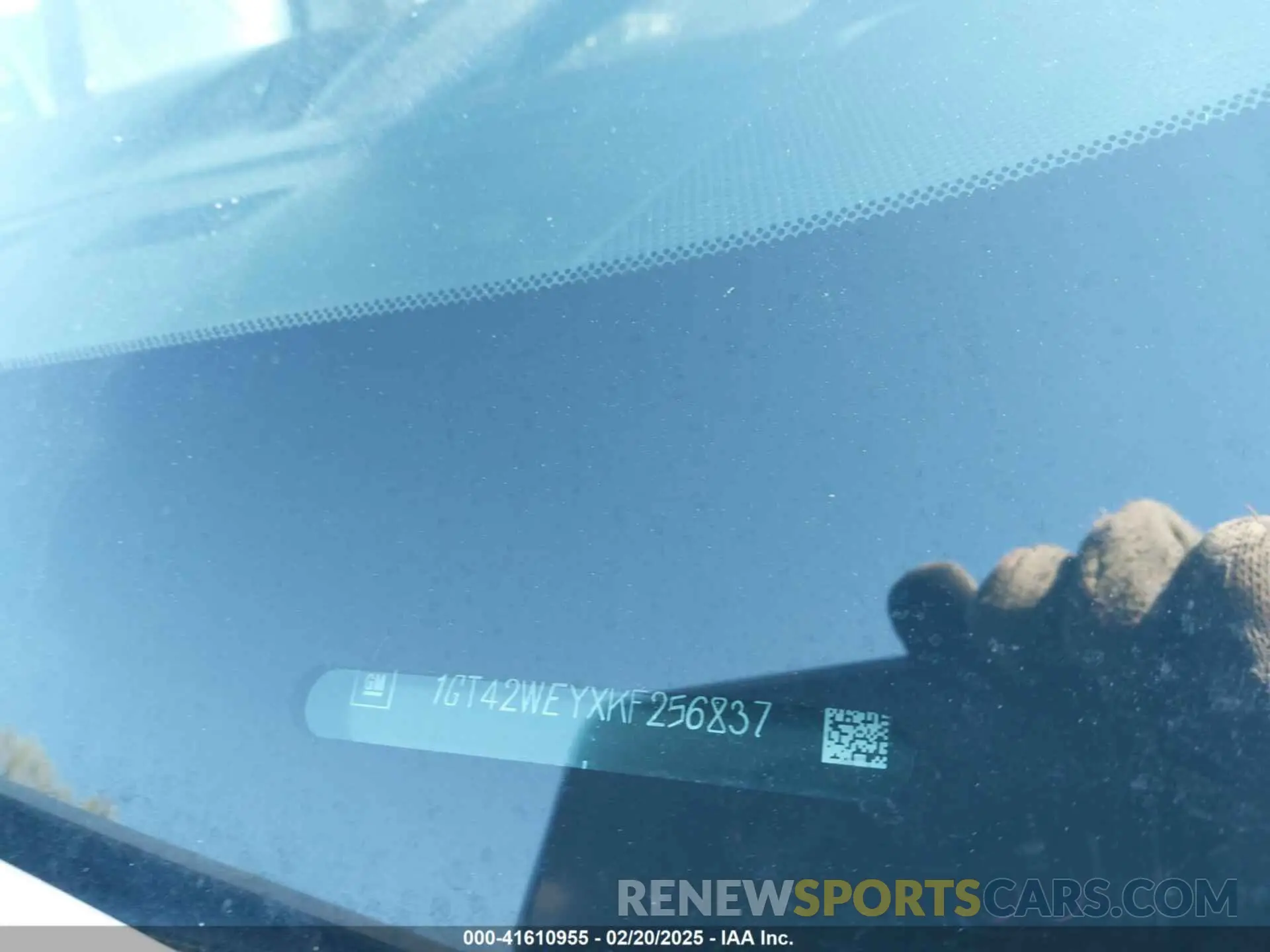 9 Photograph of a damaged car 1GT42WEYXKF256837 GMC SIERRA 3500HD 2019