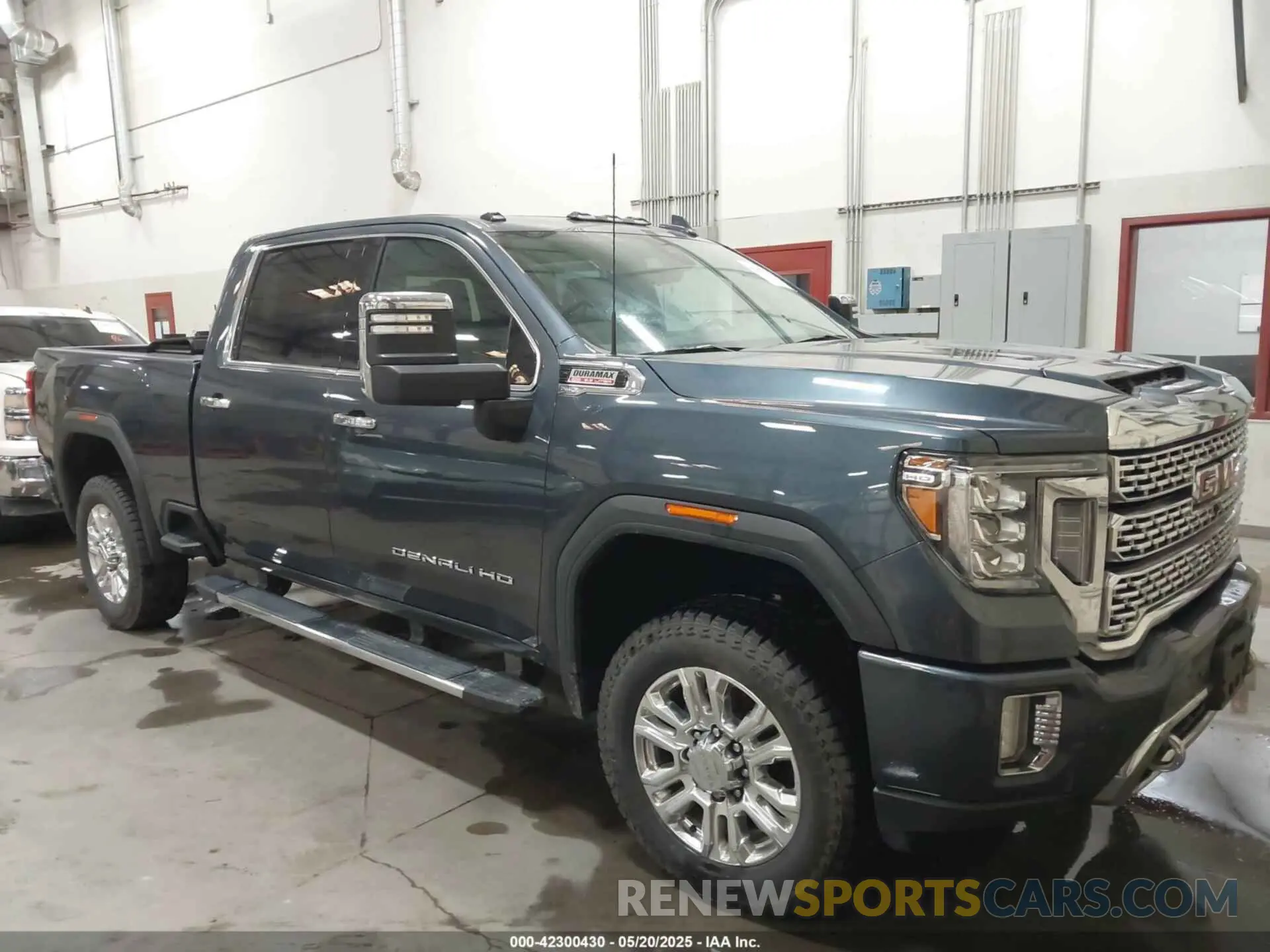 2 Photograph of a damaged car 1GT49WEY4LF274201 GMC SIERRA 3500HD 2020