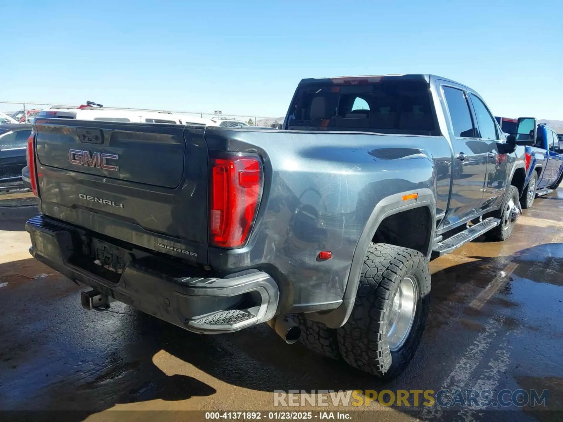 4 Photograph of a damaged car 1GT49WEY6LF205347 GMC SIERRA 3500HD 2020