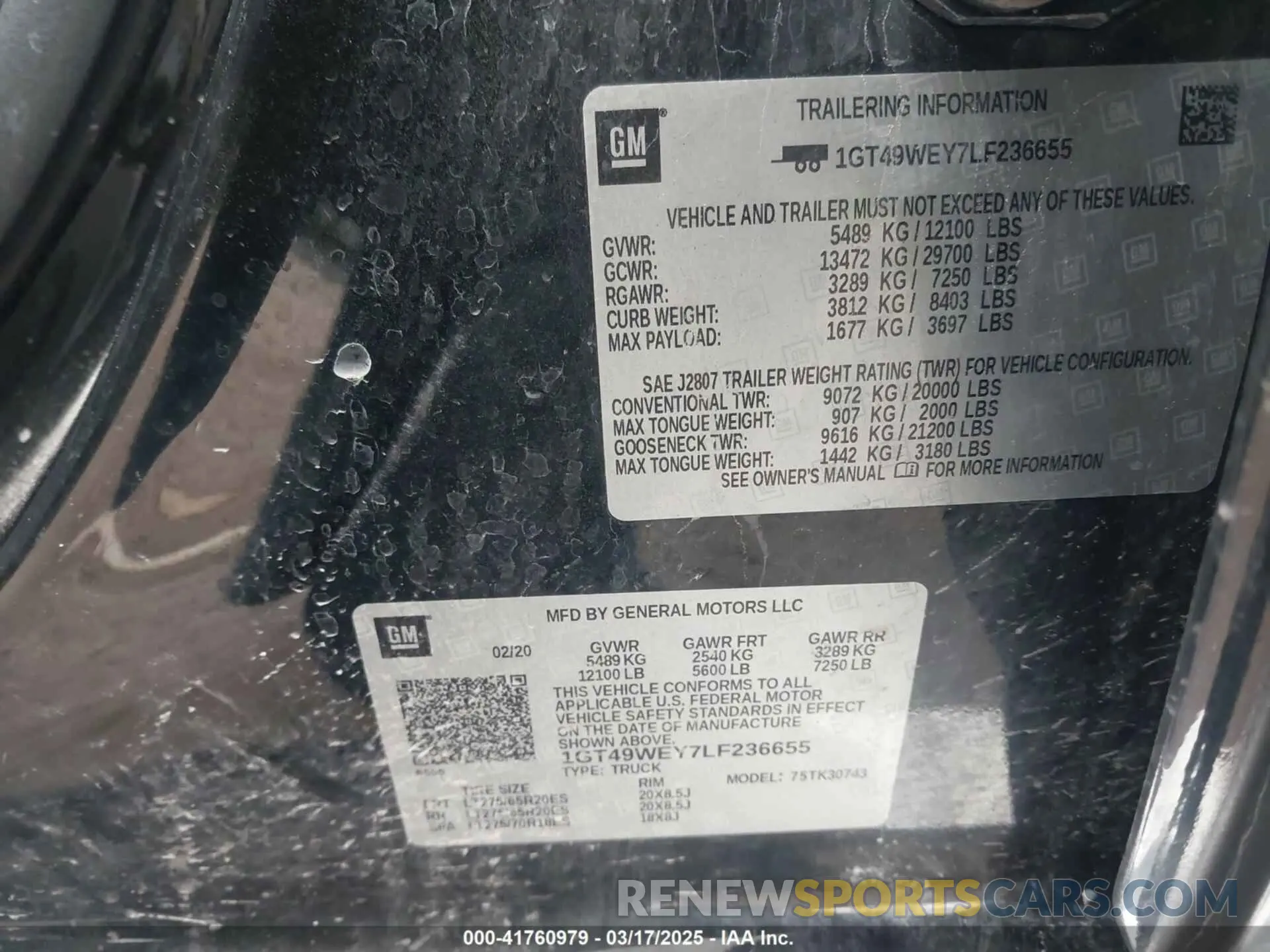 9 Photograph of a damaged car 1GT49WEY7LF236655 GMC SIERRA 3500HD 2020
